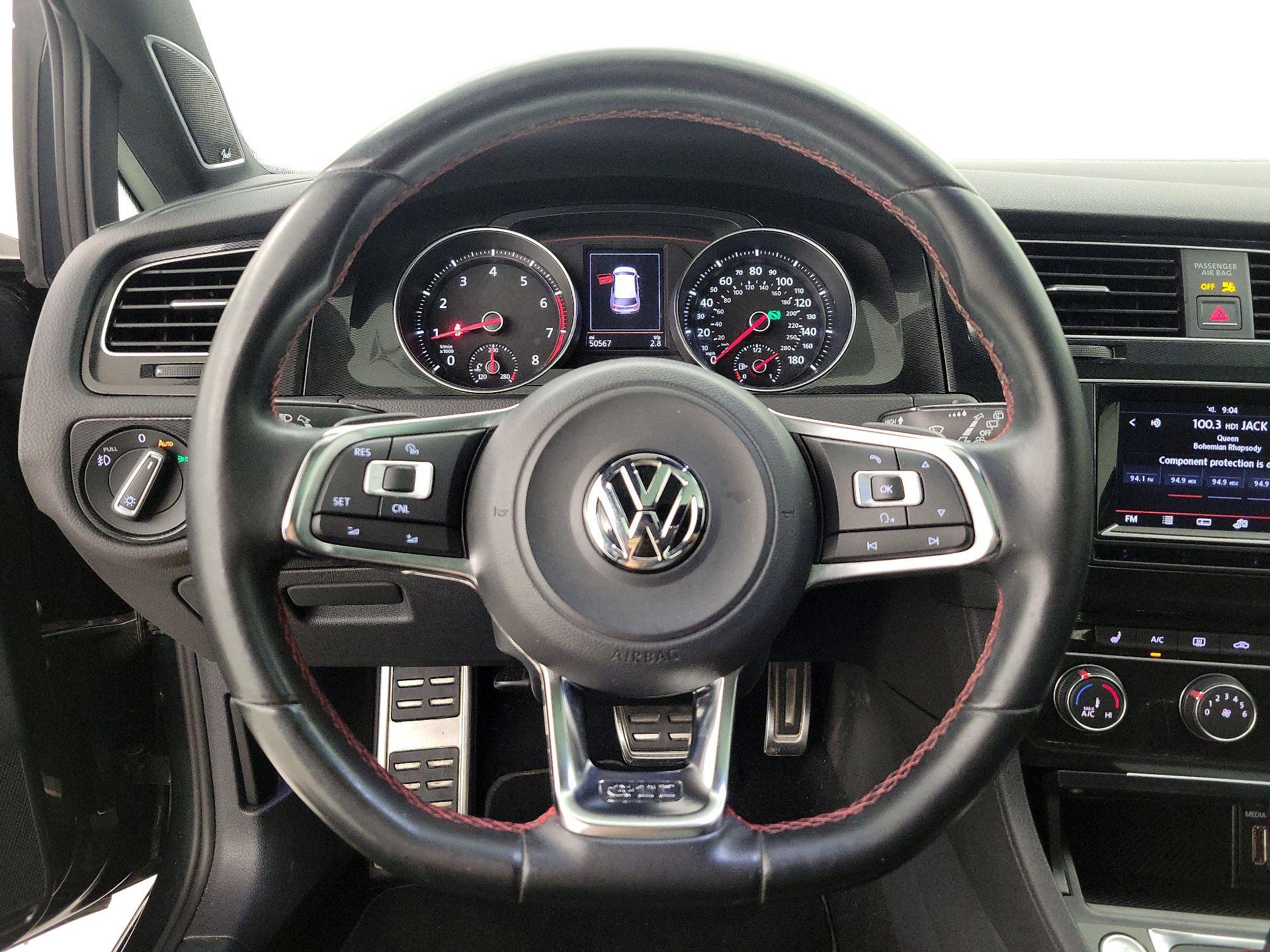 Thumbnail: 2015 Volkswagen Golf - 10