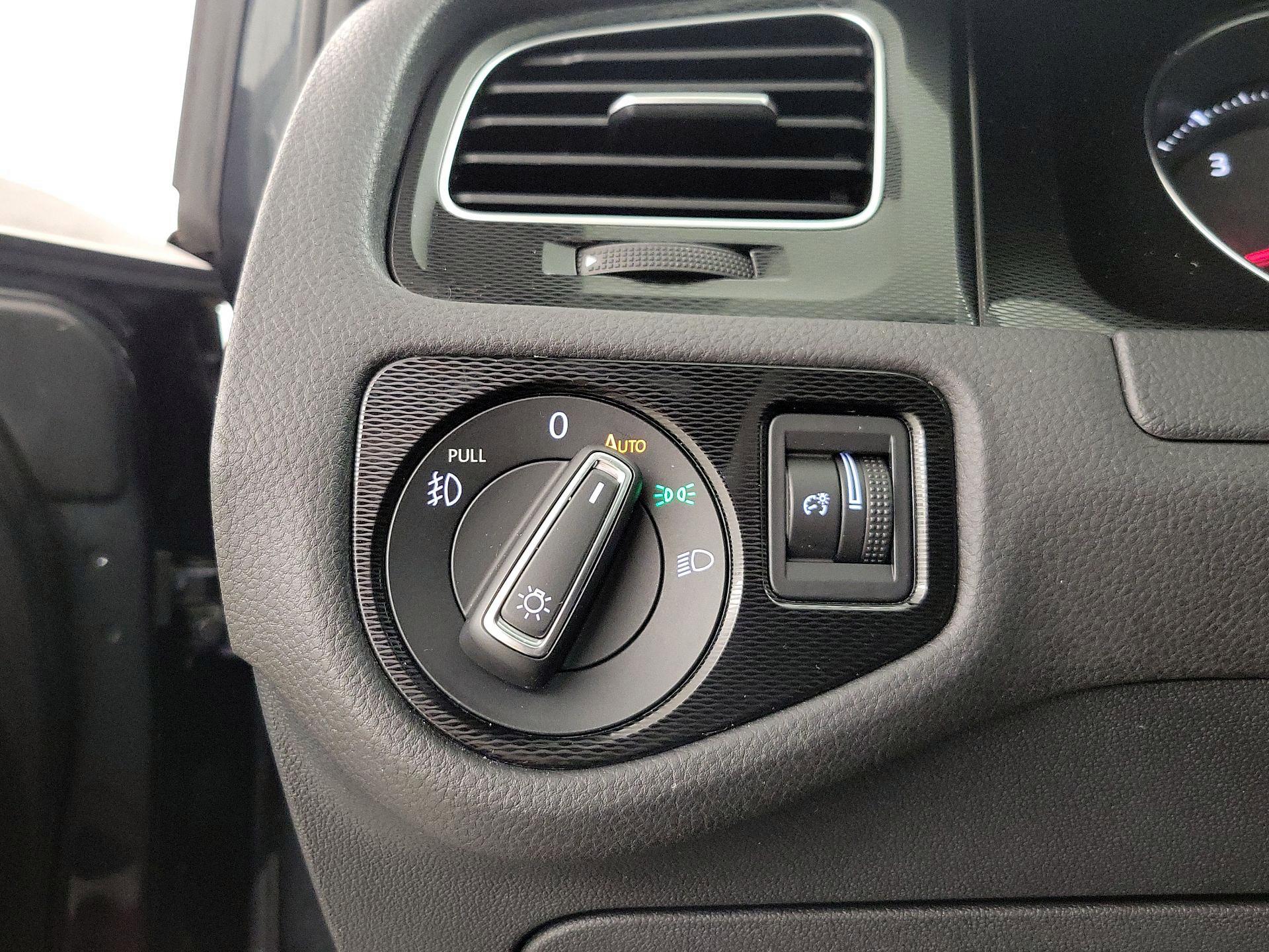 Thumbnail: 2015 Volkswagen Golf - 13