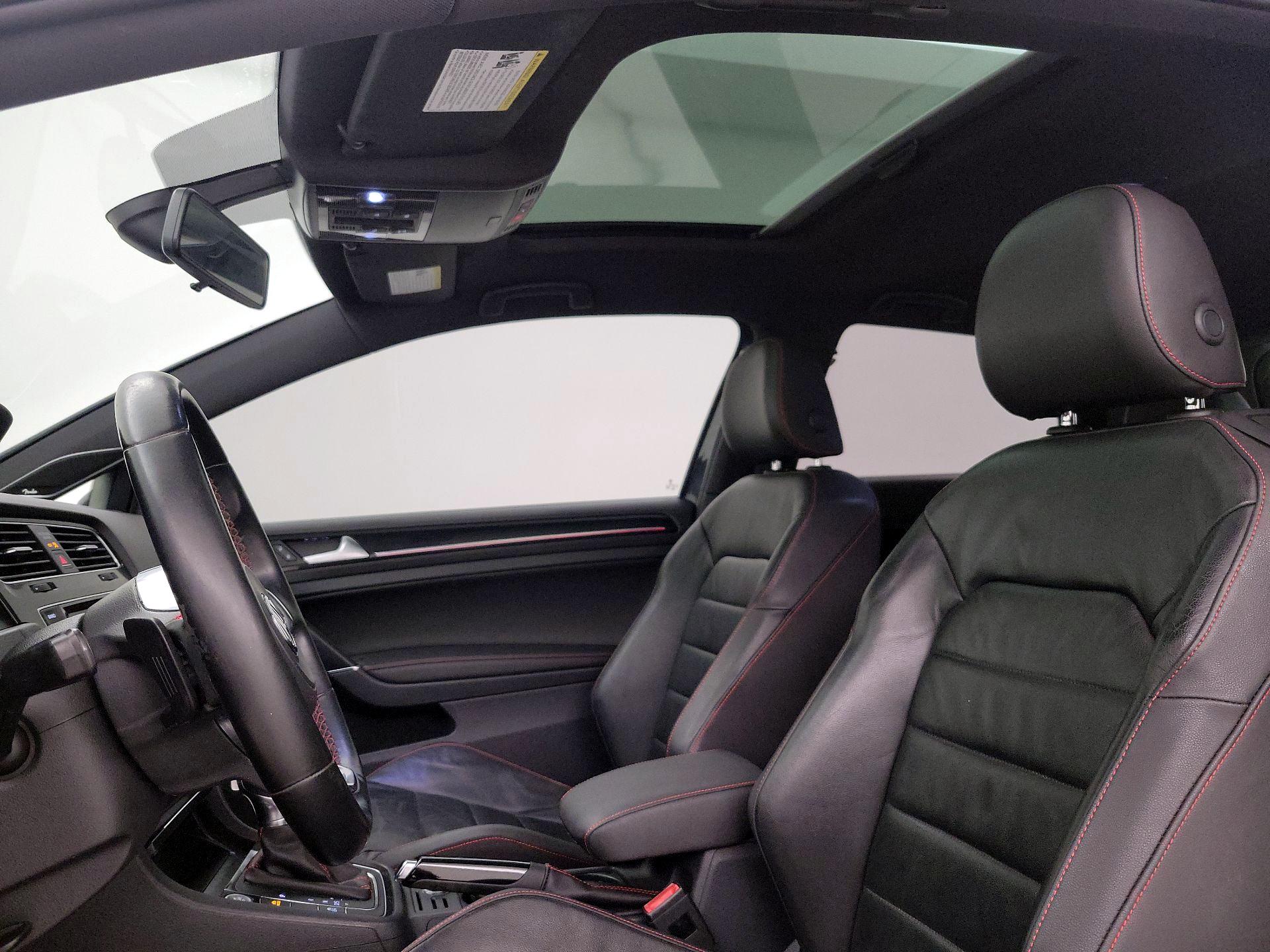 Thumbnail: 2015 Volkswagen Golf - 17