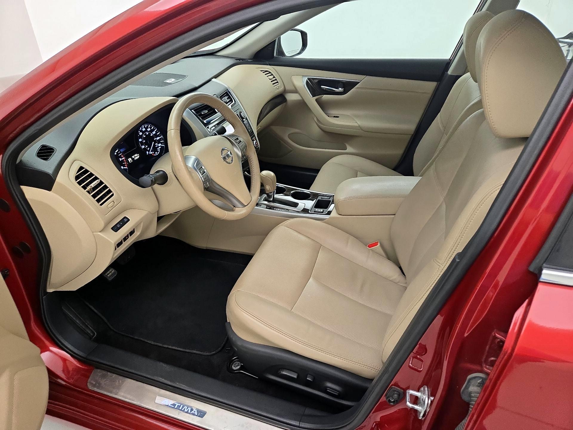 Thumbnail: 2015 Nissan Altima - 11