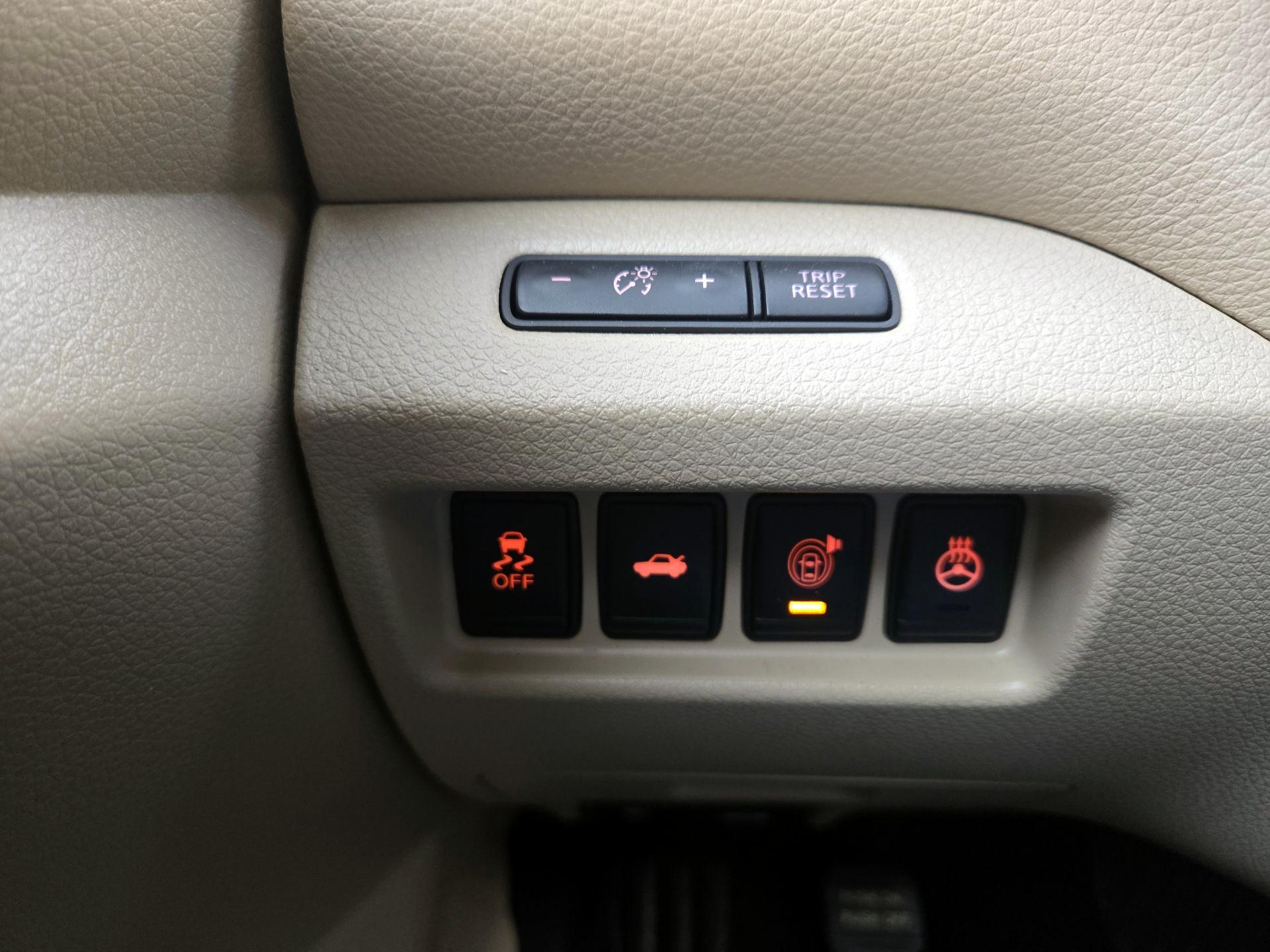 Thumbnail: 2015 Nissan Altima - 13