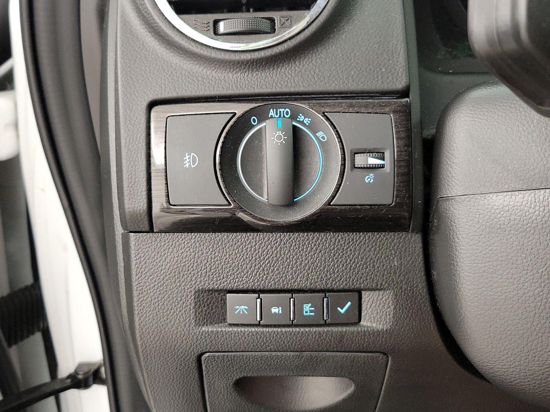 Thumbnail: 2014 Chevrolet Captiva Sport - 13