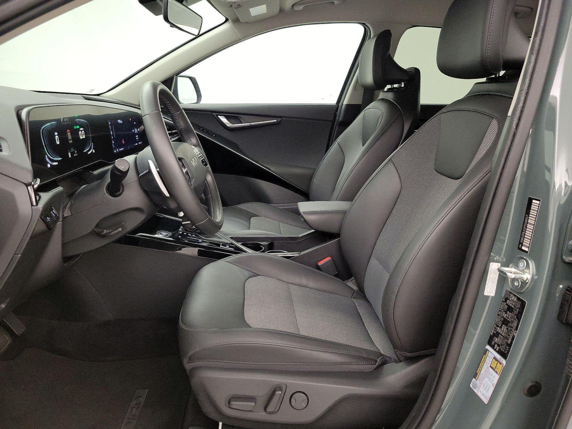 Thumbnail: 2023 Kia Niro - 11