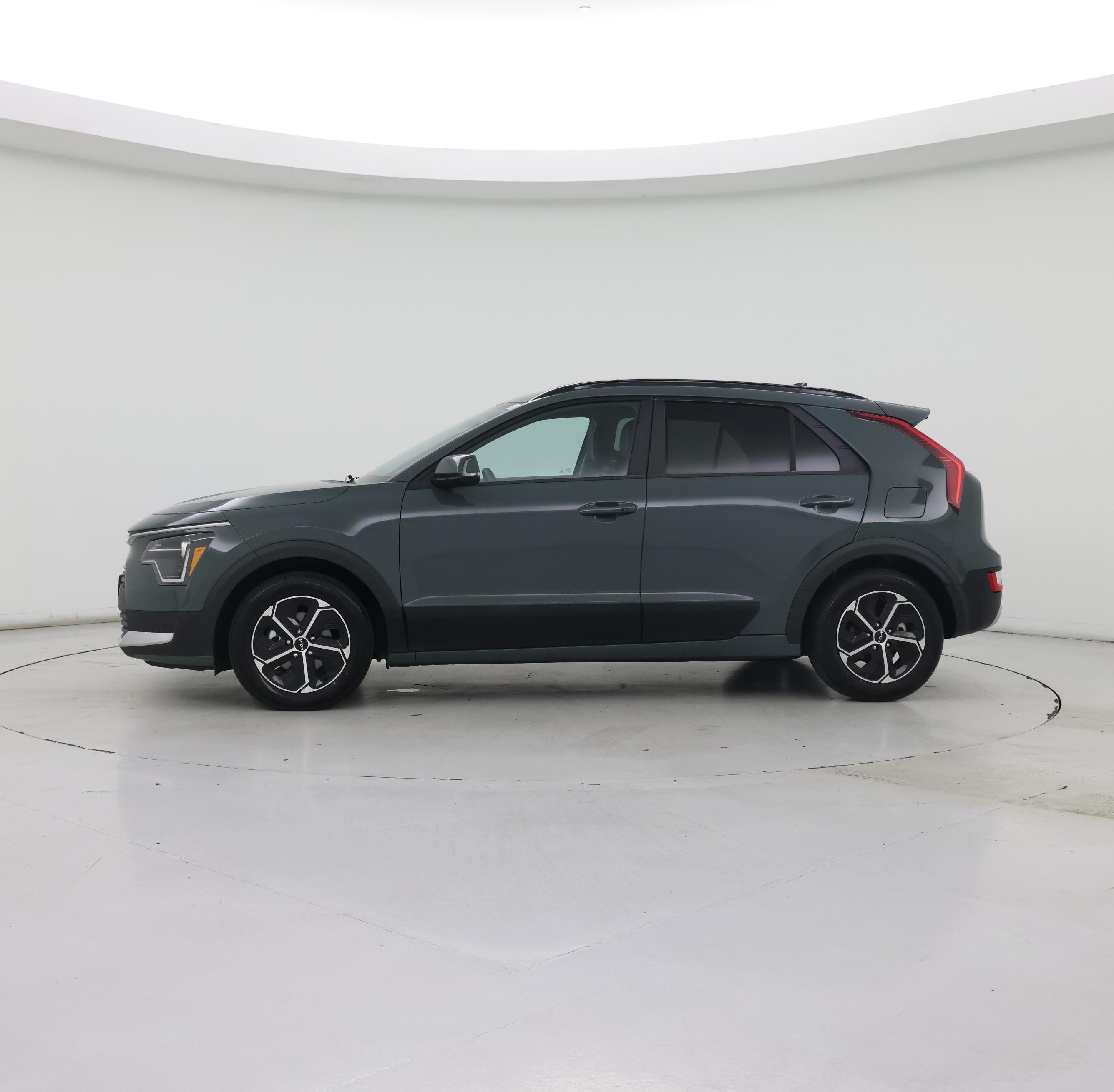 Thumbnail: 2023 Kia Niro - 3
