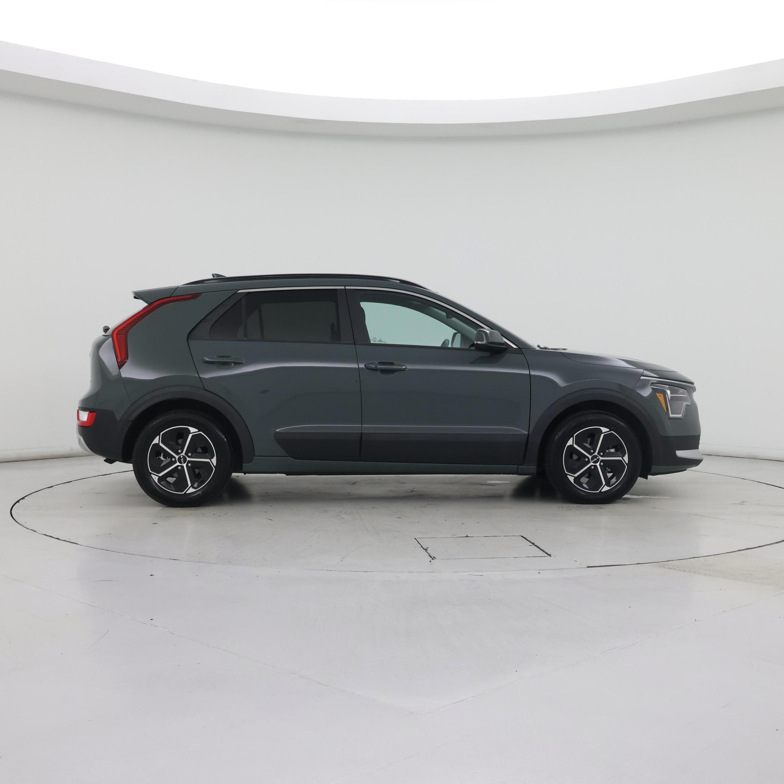 Thumbnail: 2023 Kia Niro - 7