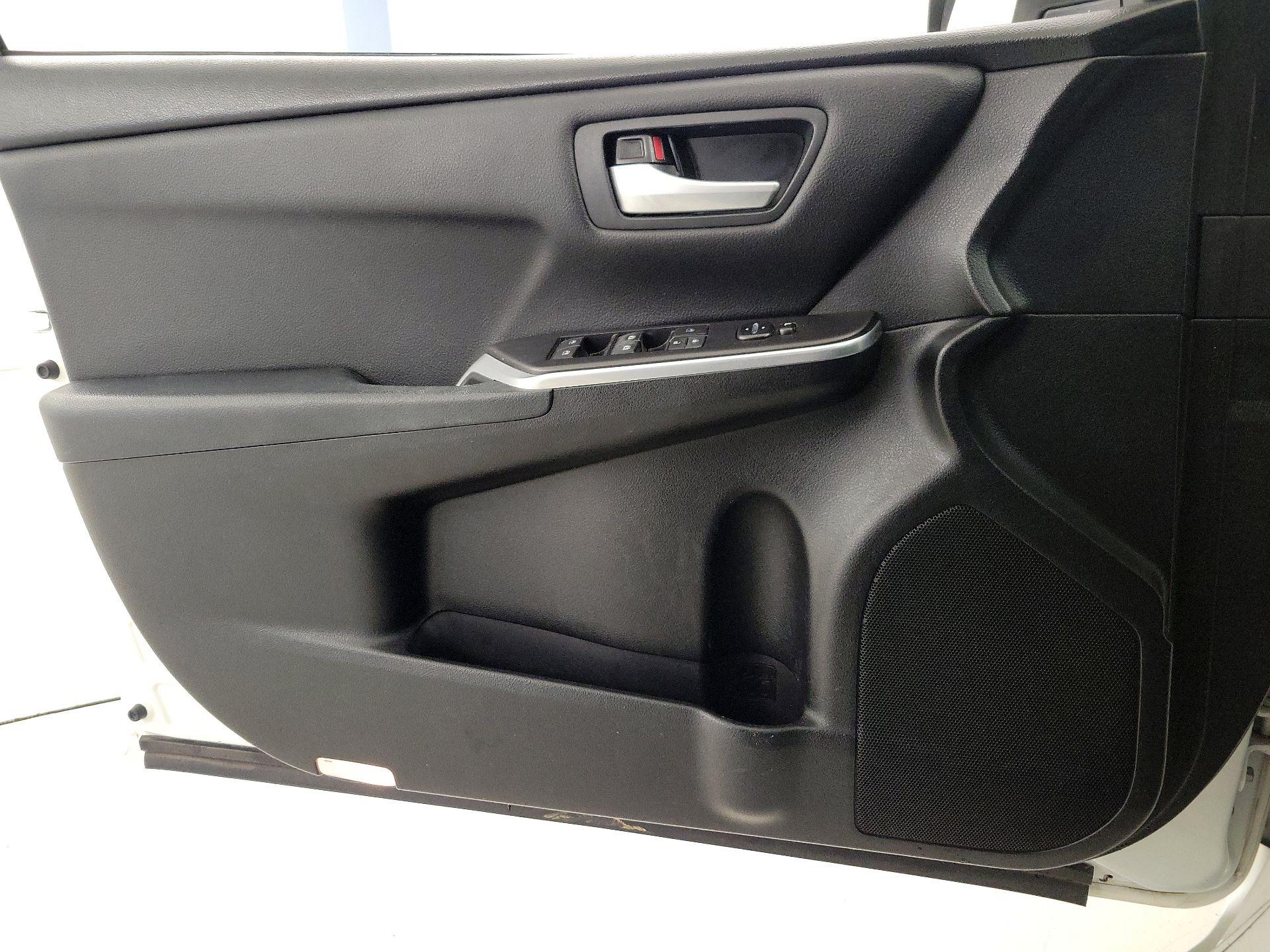 Thumbnail: 2017 Toyota Camry - 12