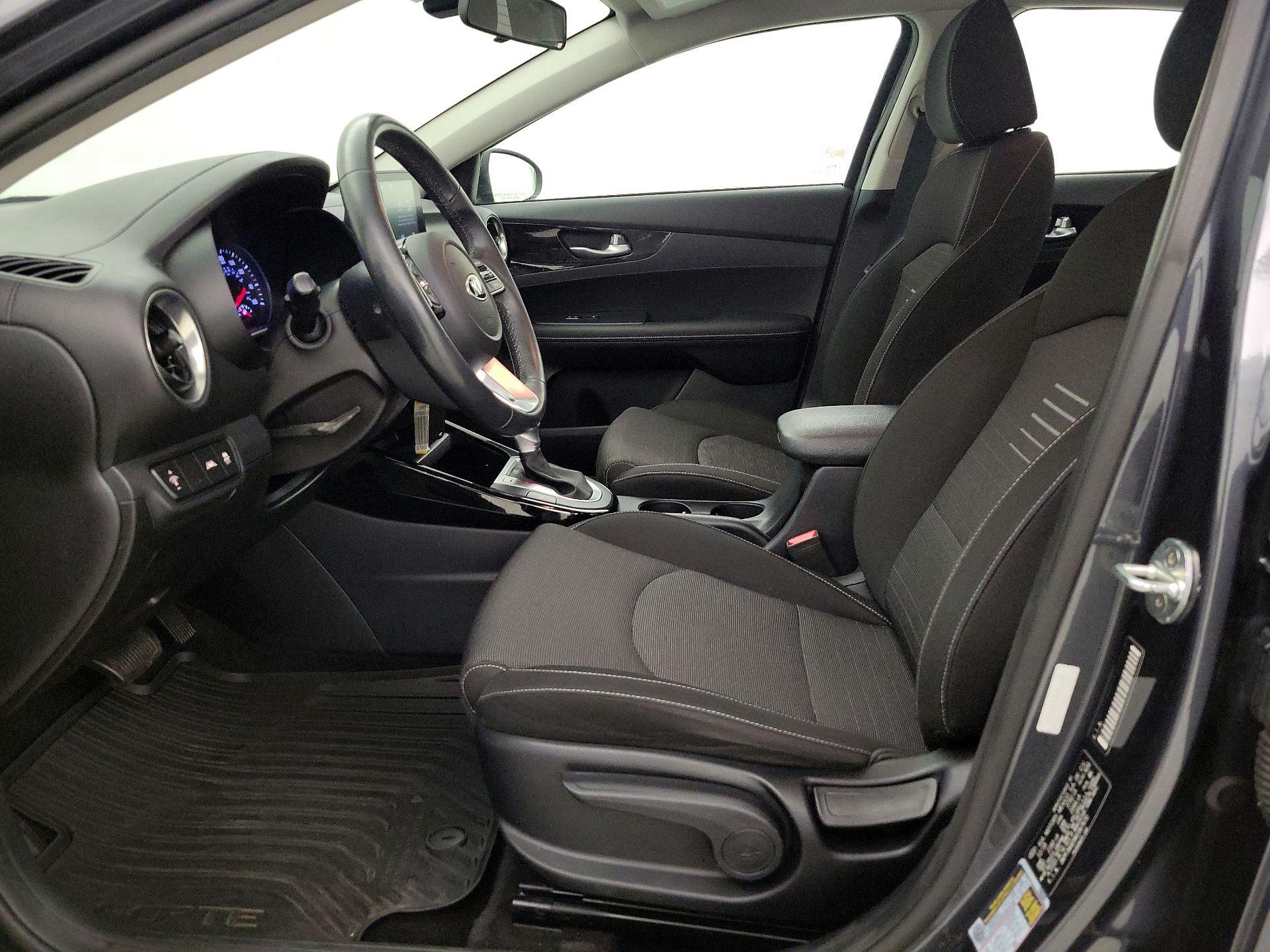 Thumbnail: 2019 Kia Forte - 11