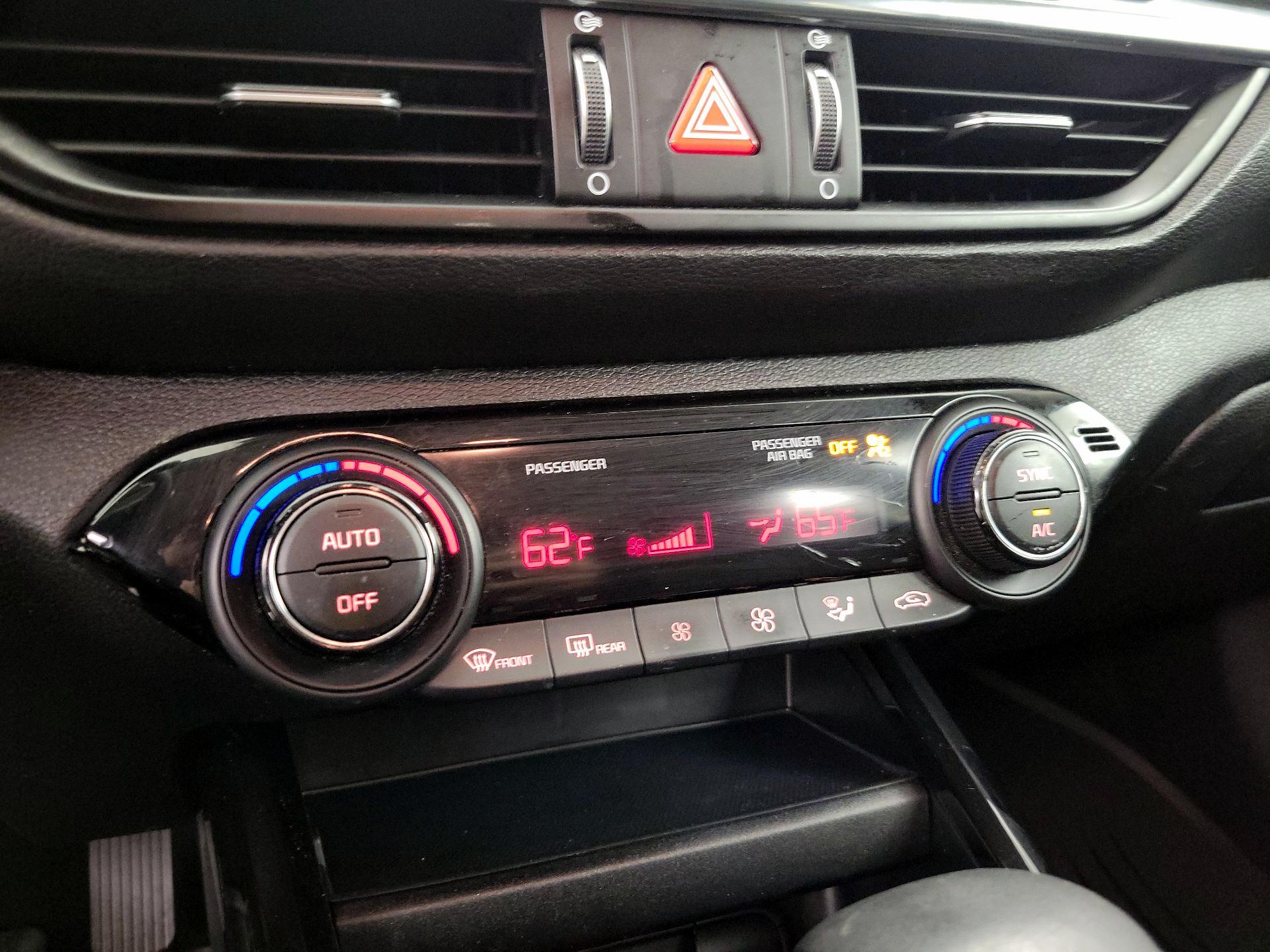 Thumbnail: 2019 Kia Forte - 16