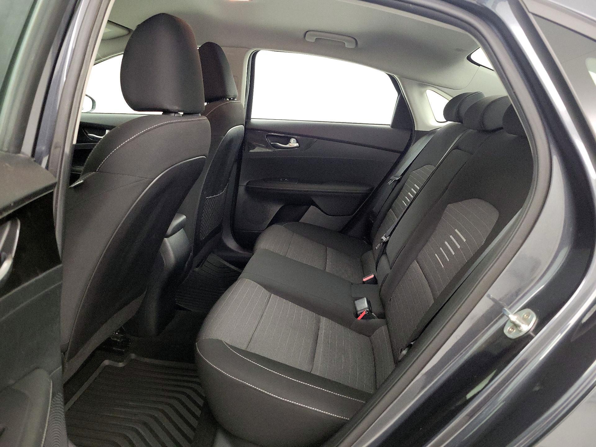 Thumbnail: 2019 Kia Forte - 18