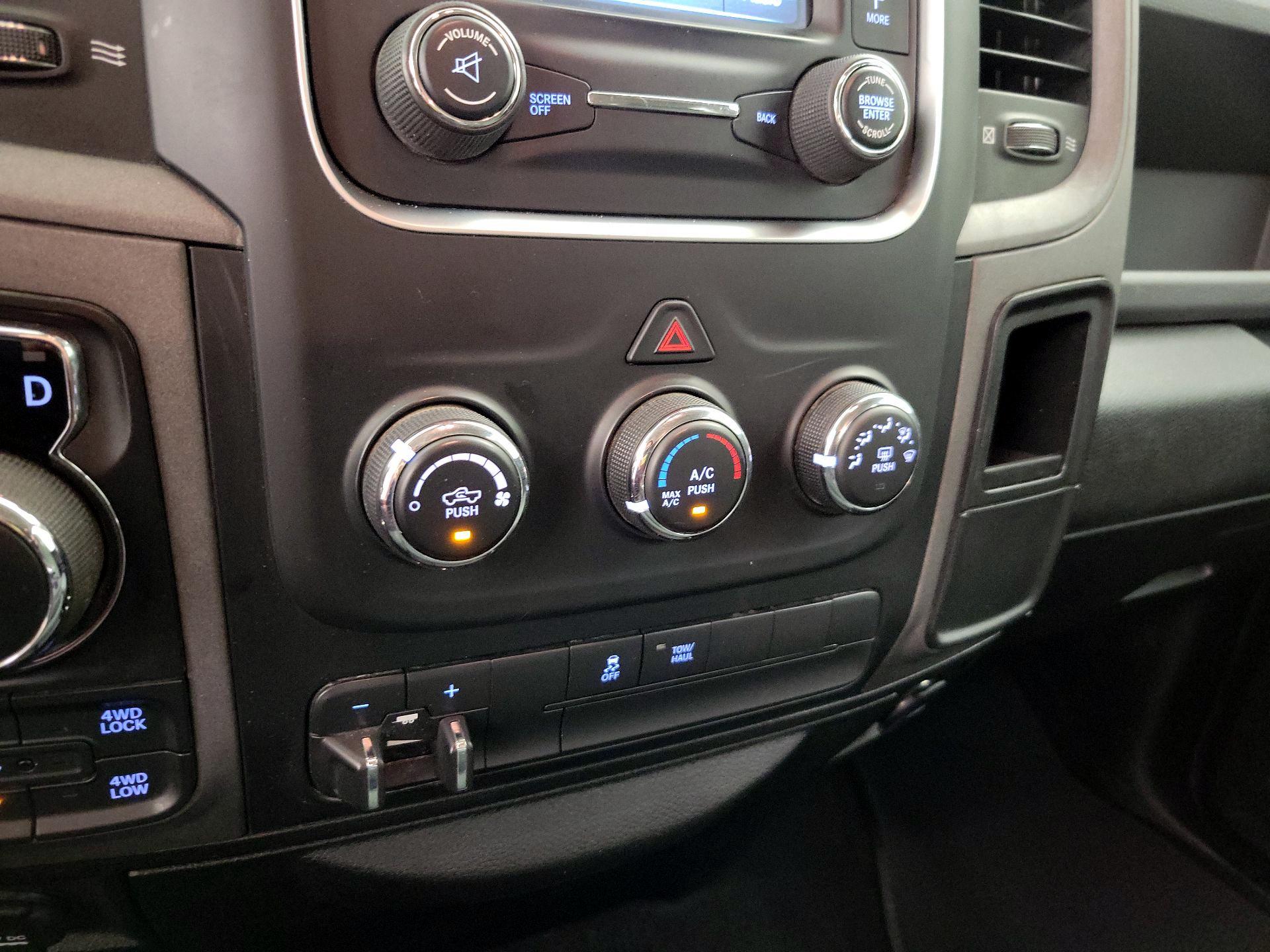 Thumbnail: 2019 RAM 1500 Classic - 16