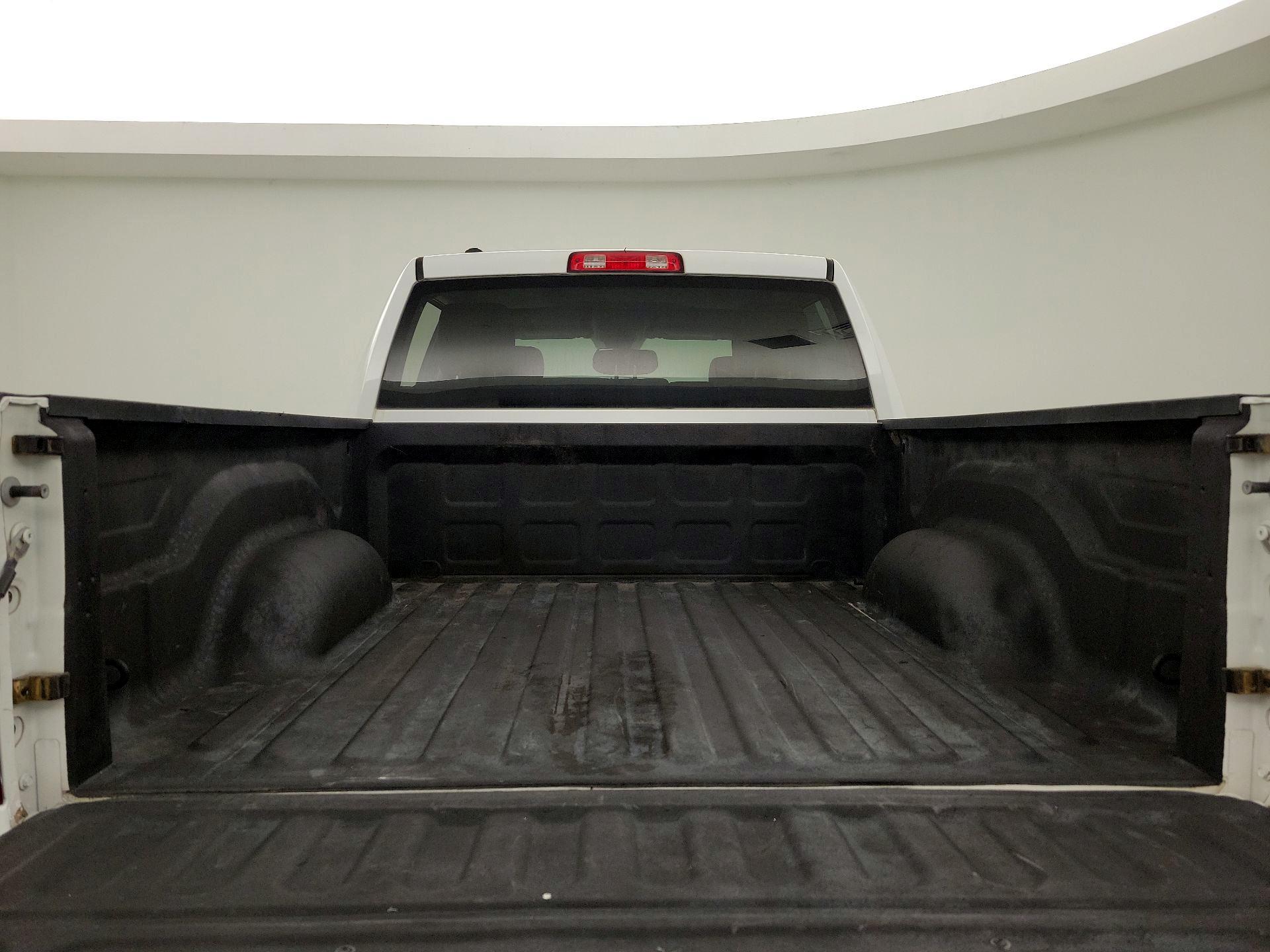 Thumbnail: 2019 RAM 1500 Classic - 19