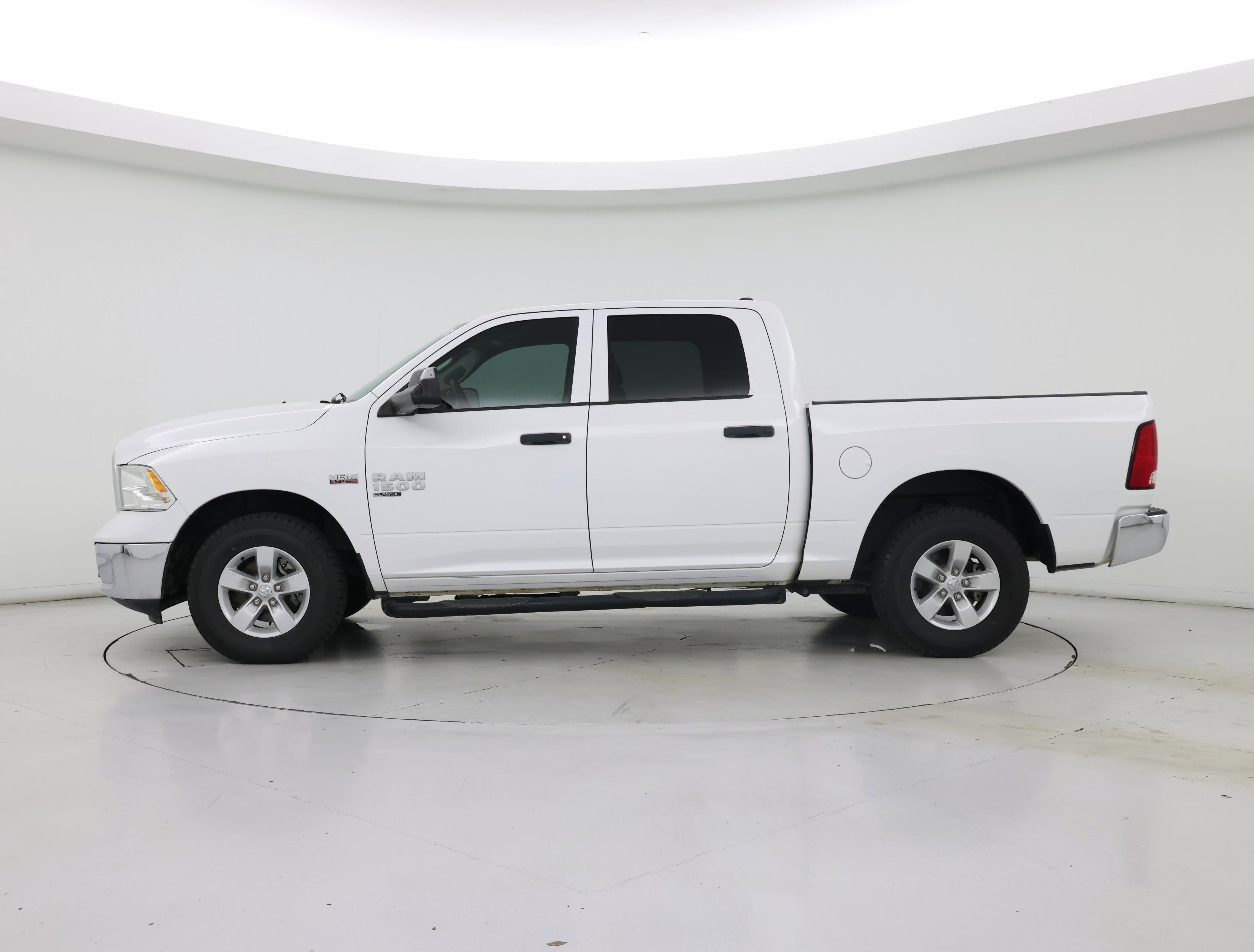 Thumbnail: 2019 RAM 1500 Classic - 3