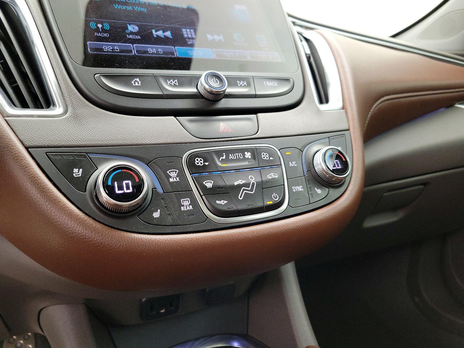 Thumbnail: 2016 Chevrolet Malibu - 16