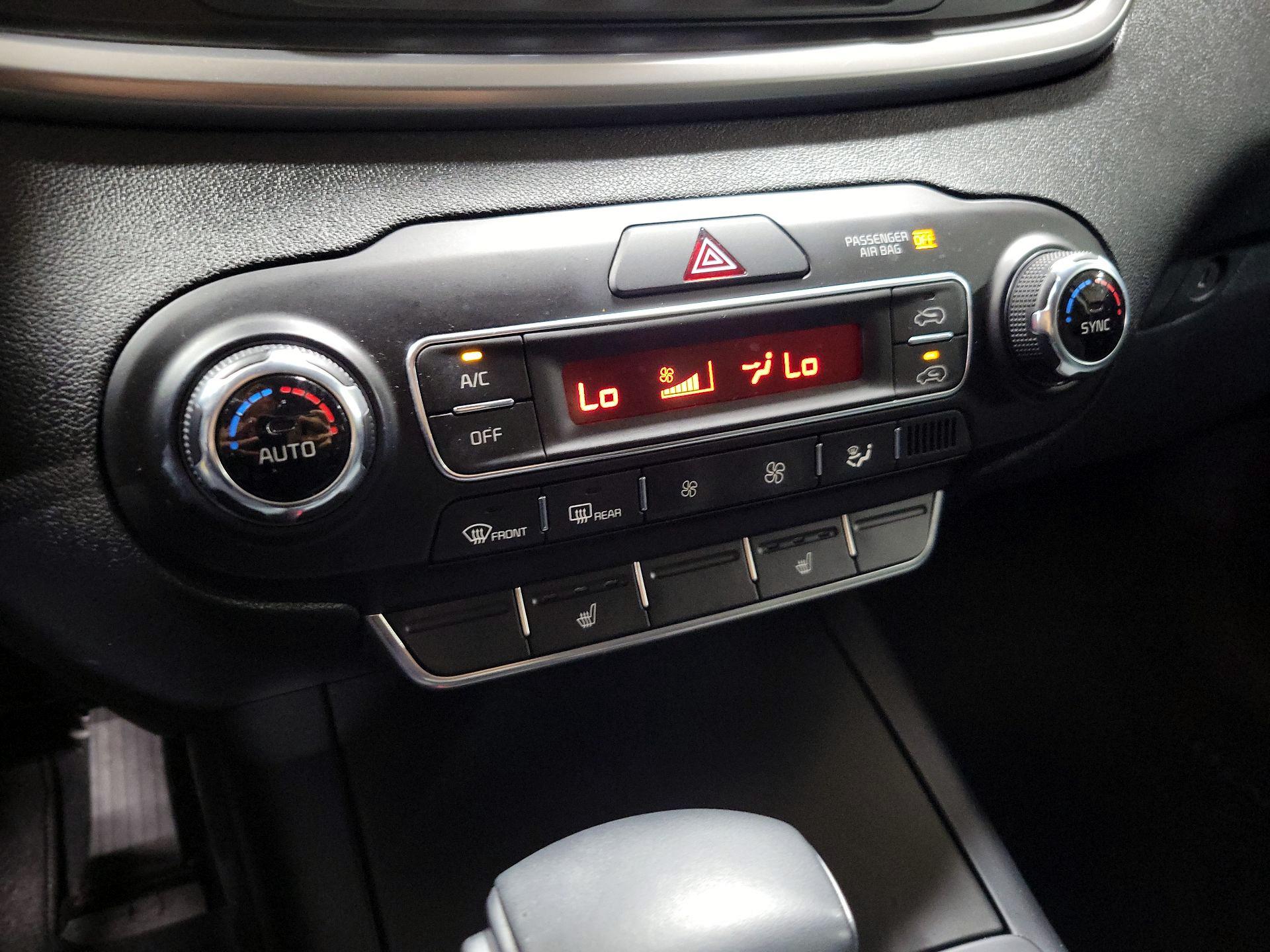 Thumbnail: 2020 Kia Sorento - 16