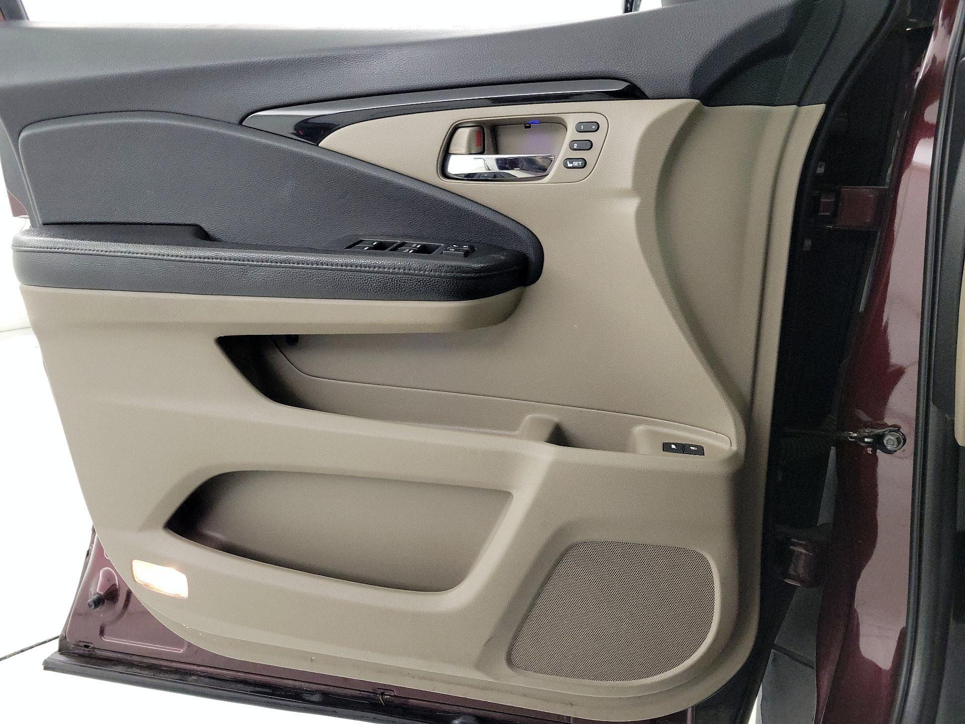 Thumbnail: 2017 Honda Pilot - 12