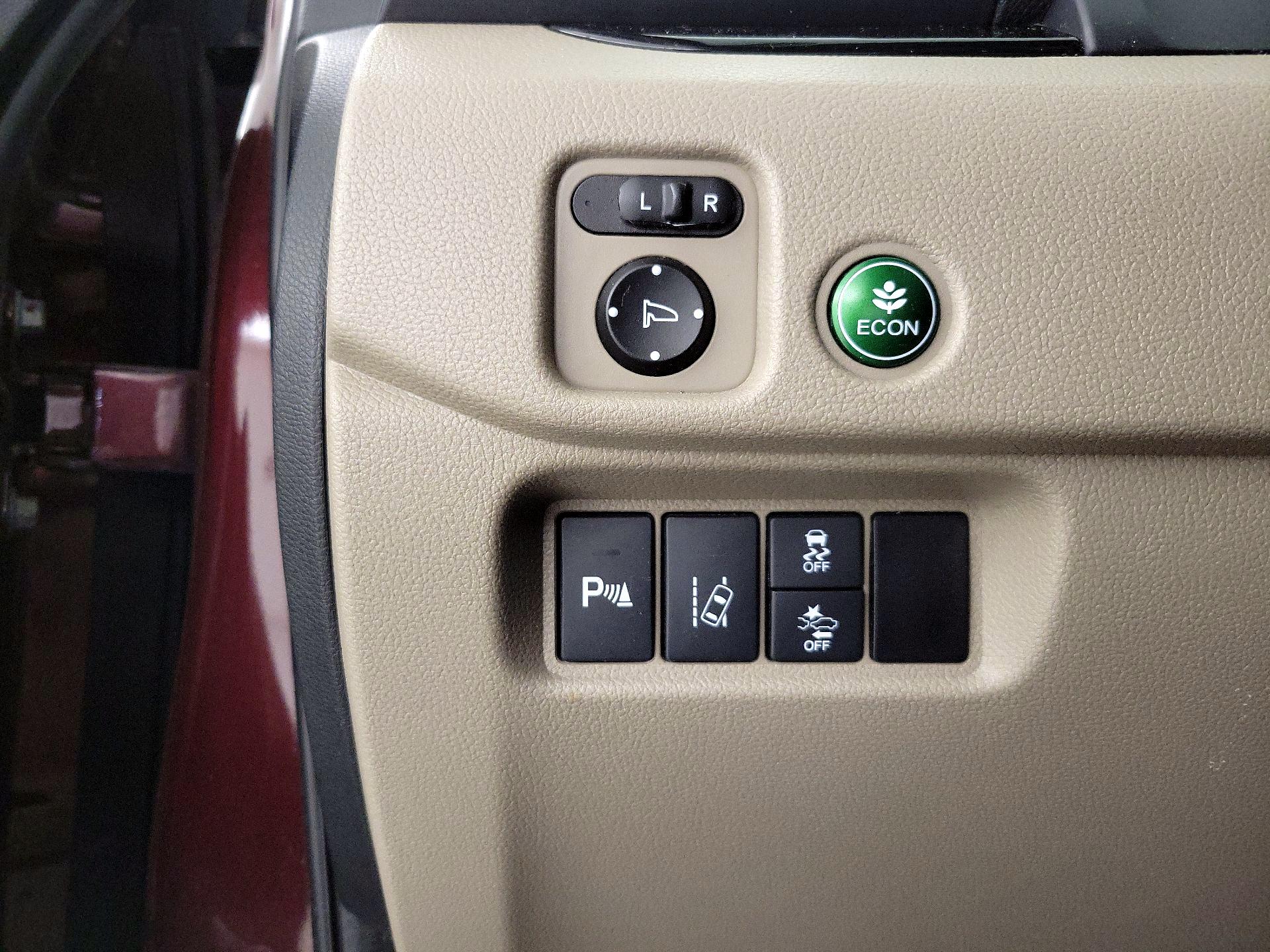 Thumbnail: 2017 Honda Pilot - 13