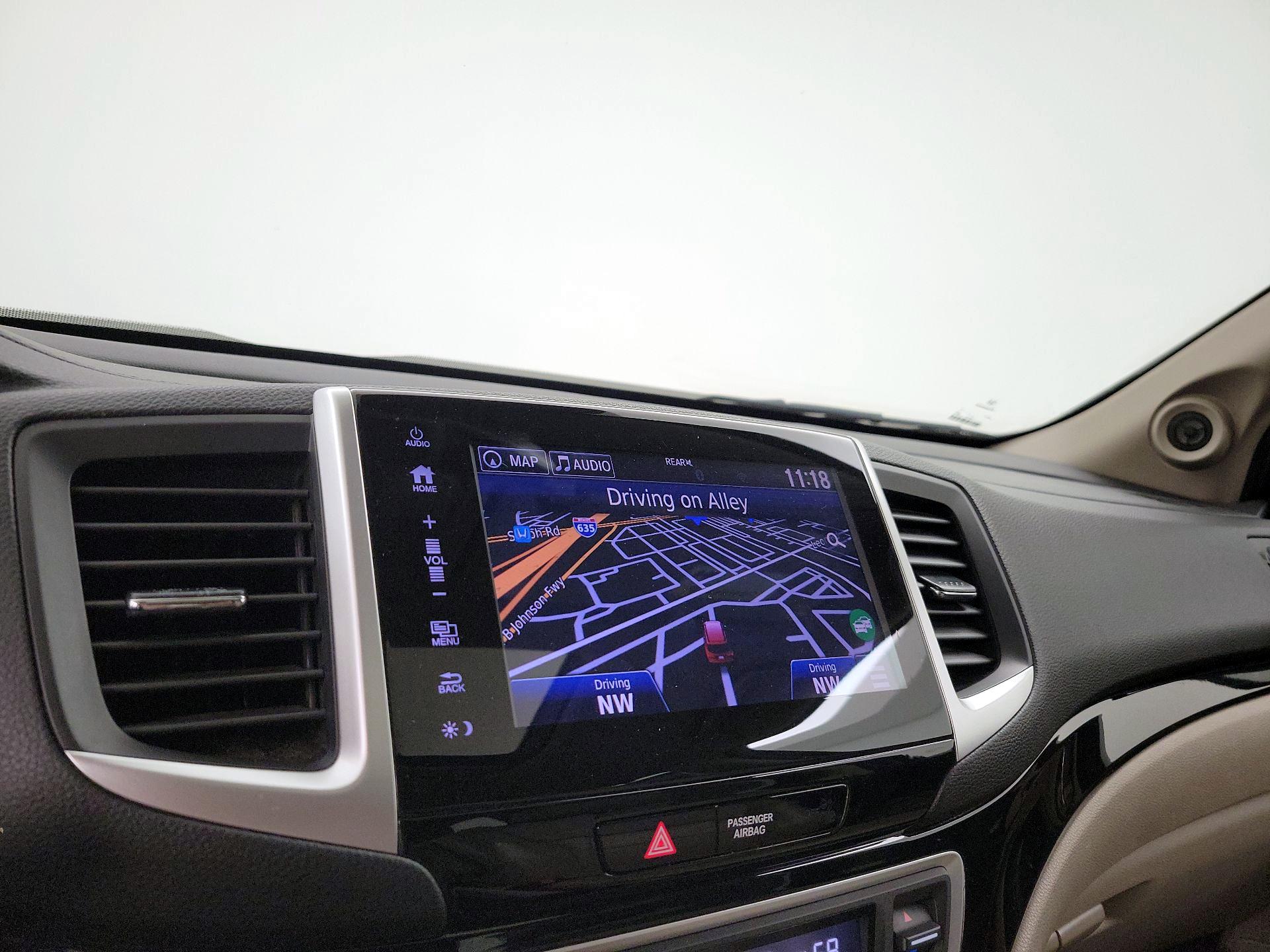 Thumbnail: 2017 Honda Pilot - 14