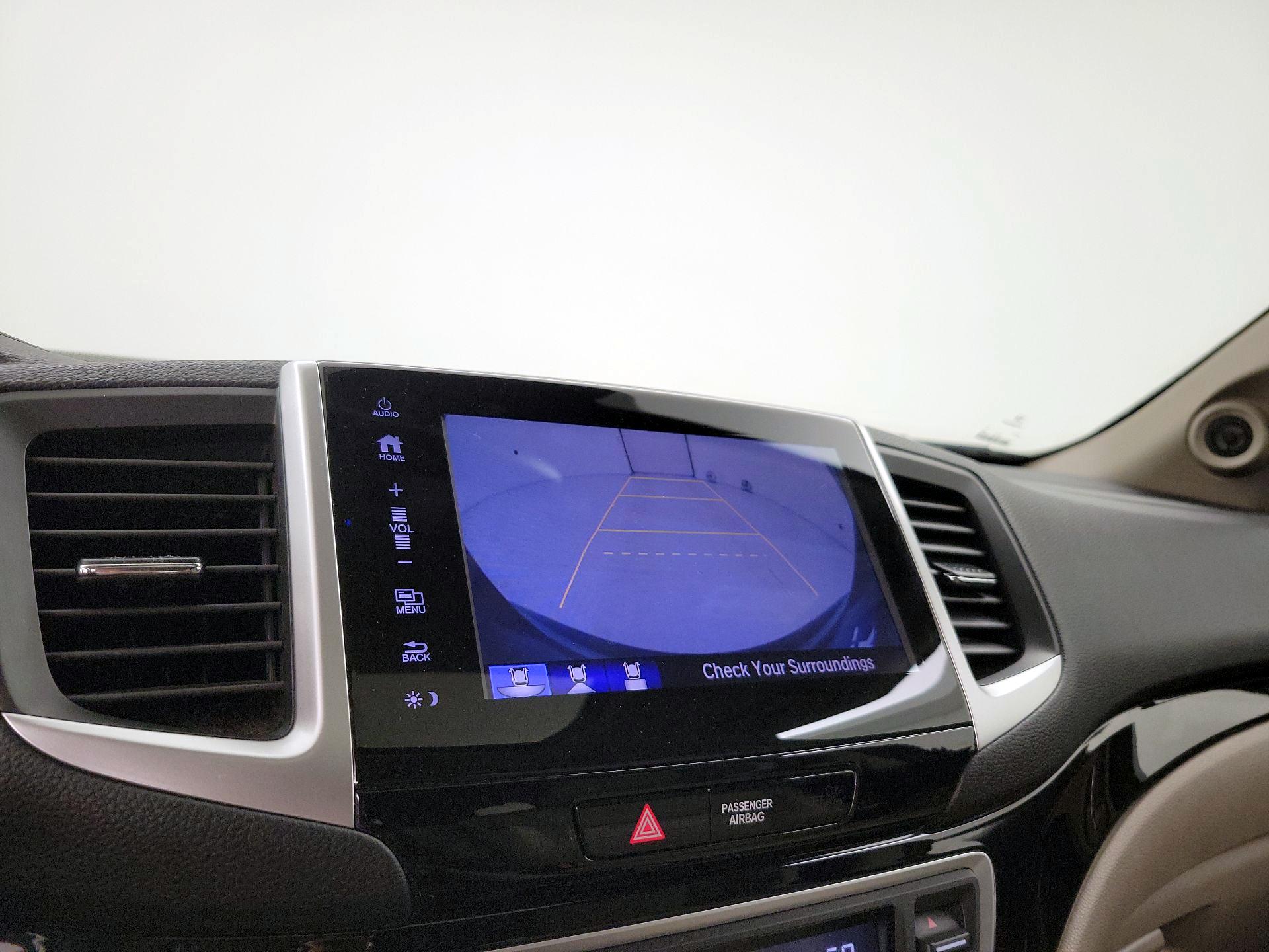 Thumbnail: 2017 Honda Pilot - 15