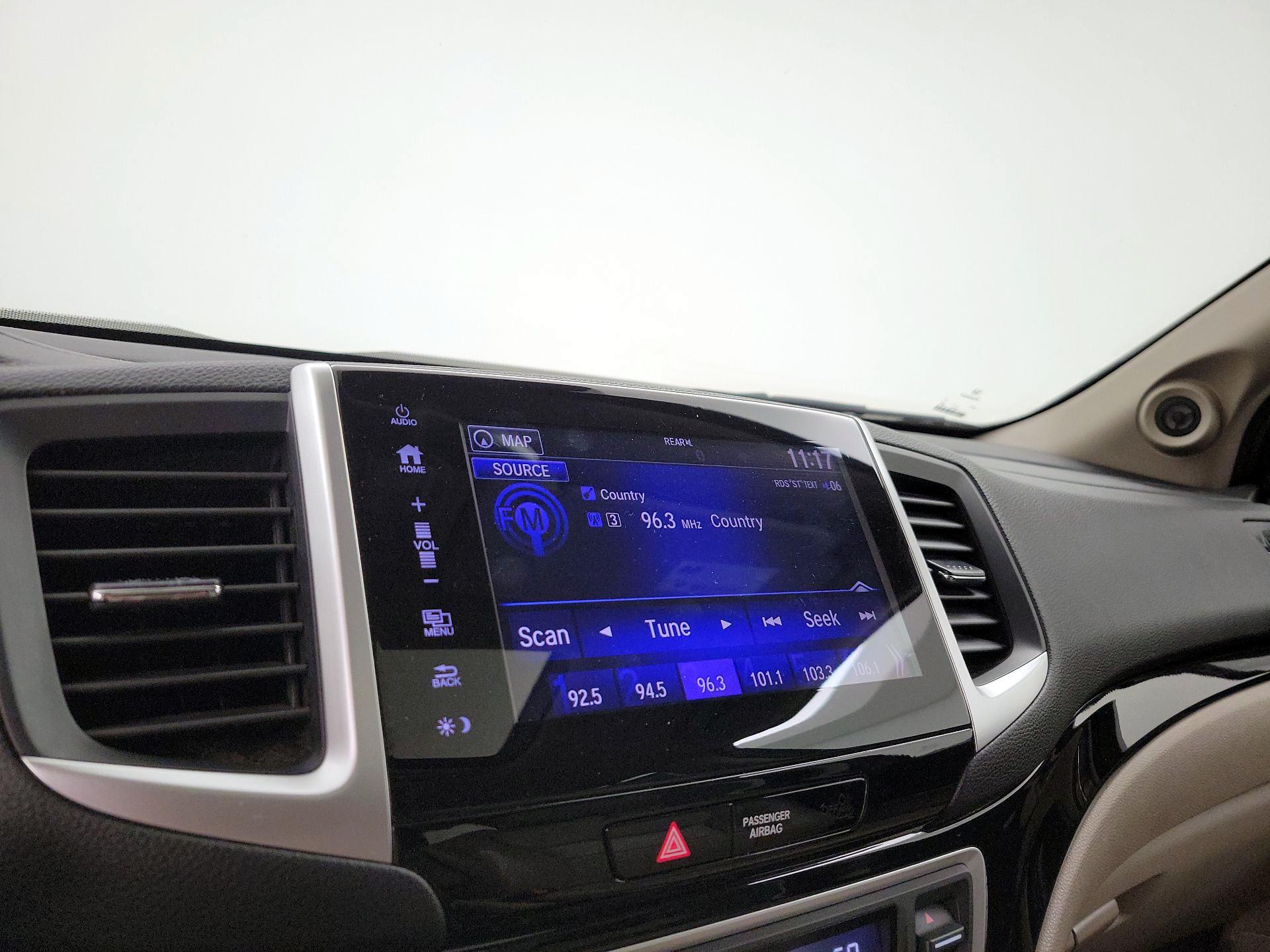 Thumbnail: 2017 Honda Pilot - 16