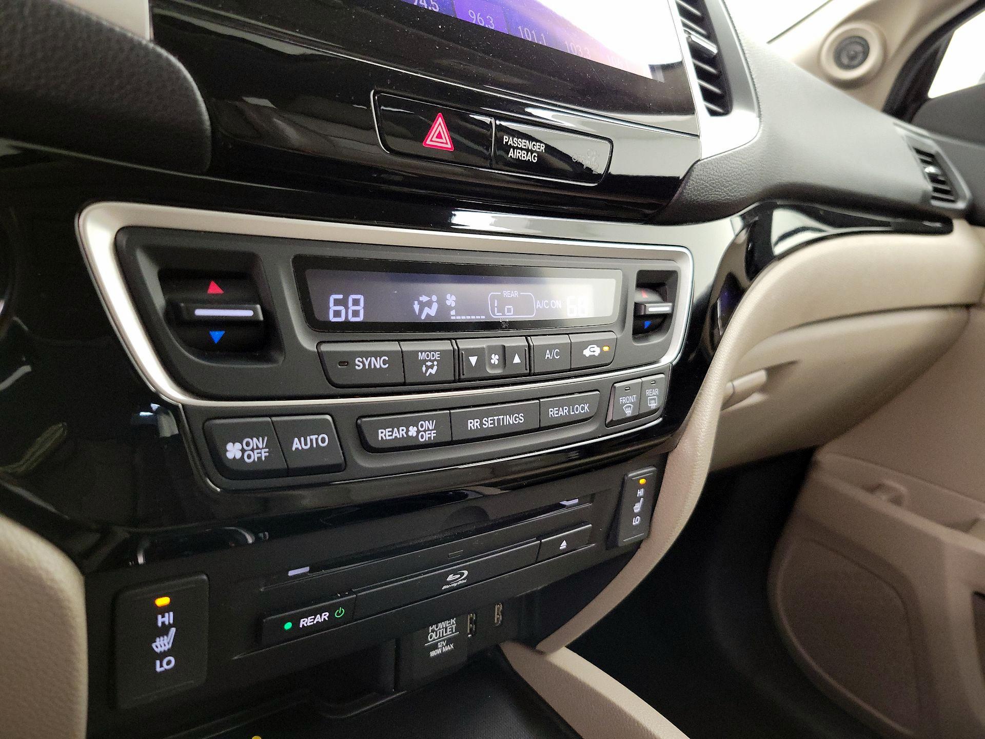 Thumbnail: 2017 Honda Pilot - 17