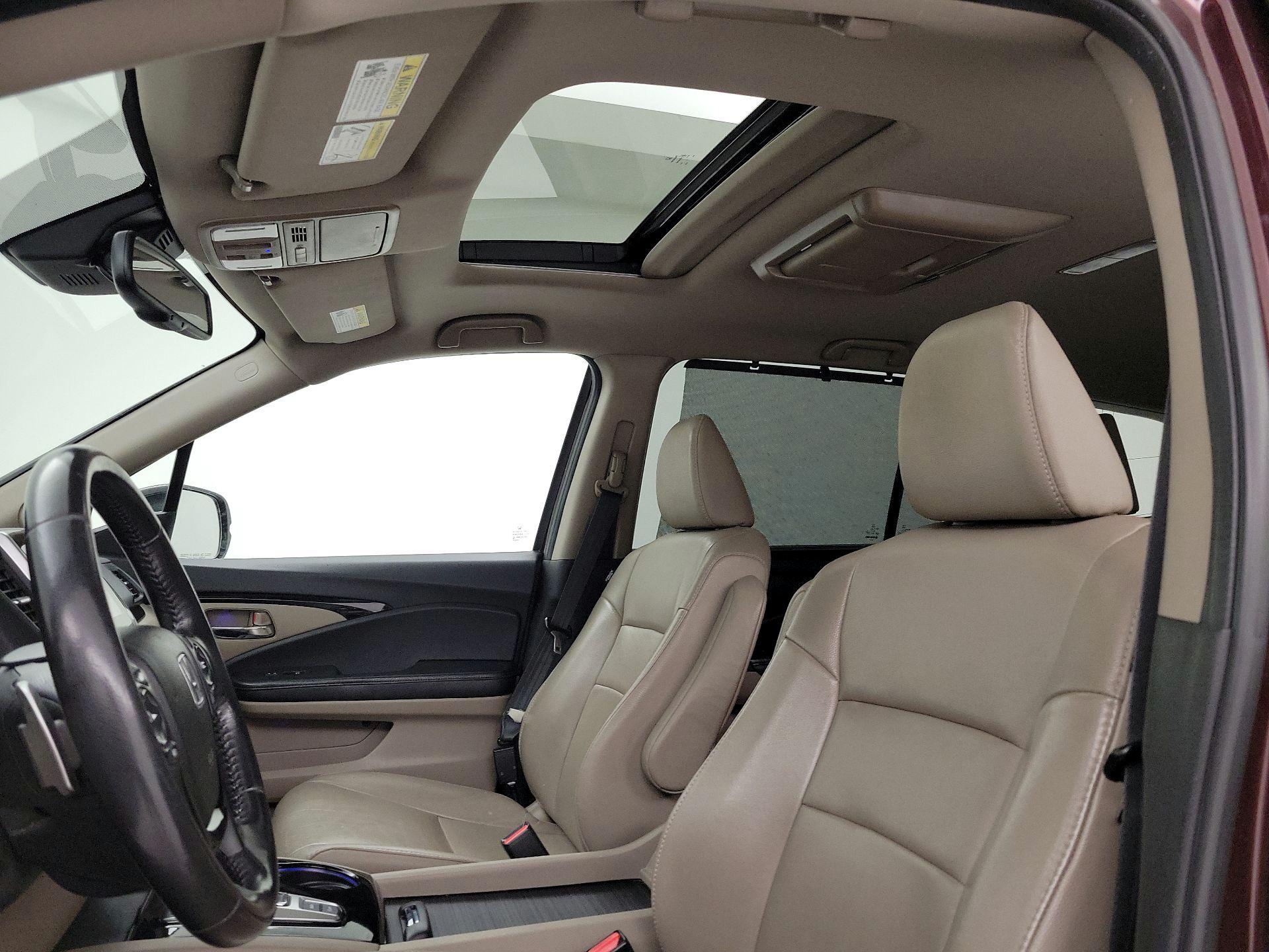 Thumbnail: 2017 Honda Pilot - 19