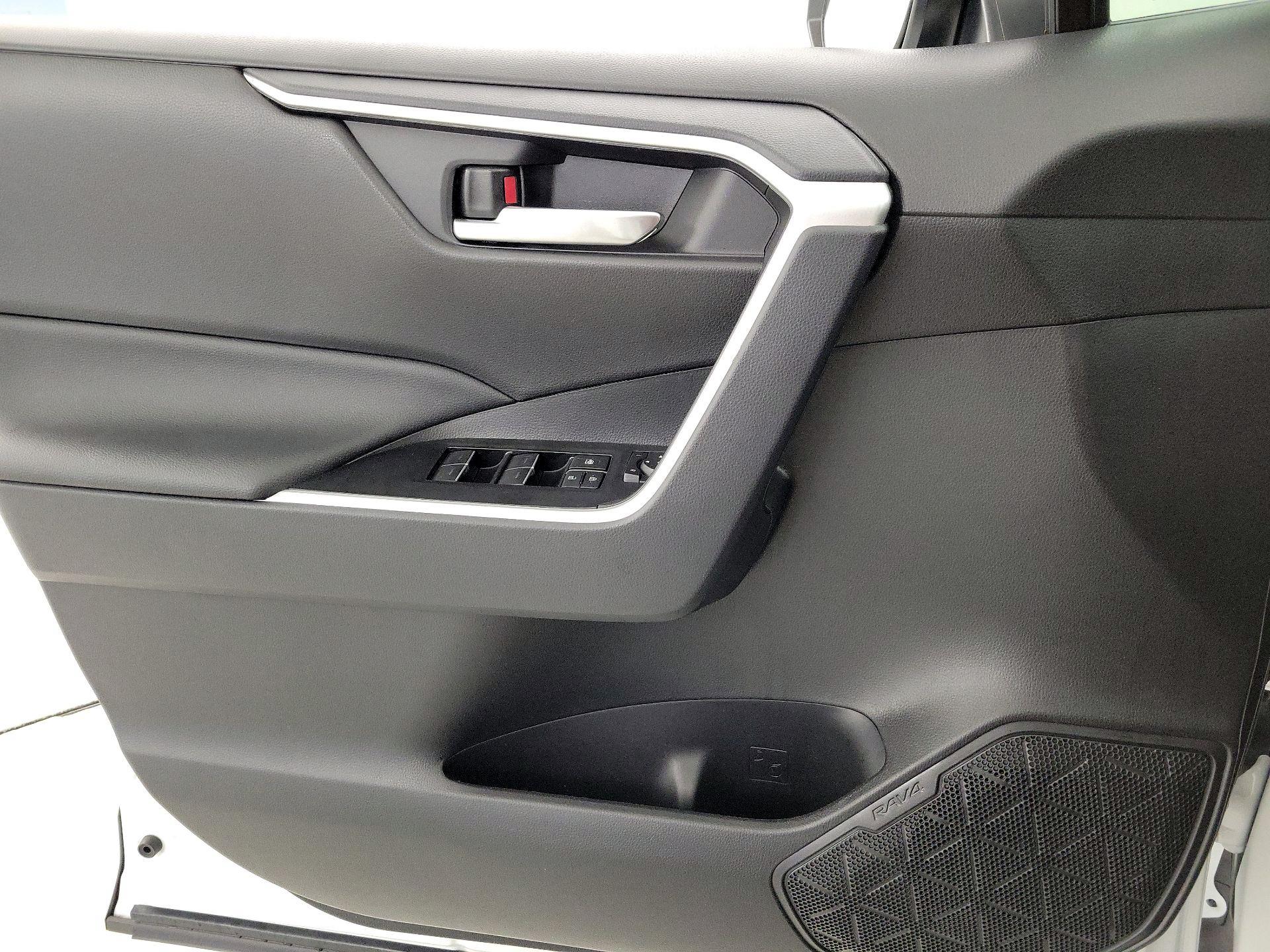 Thumbnail: 2025 Toyota RAV4 - 12
