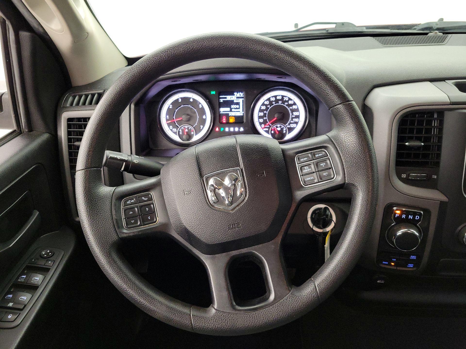 Thumbnail: 2020 RAM 1500 Classic - 10