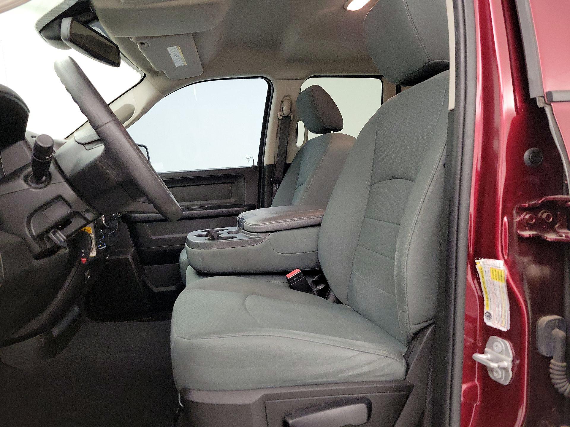 Thumbnail: 2020 RAM 1500 Classic - 11