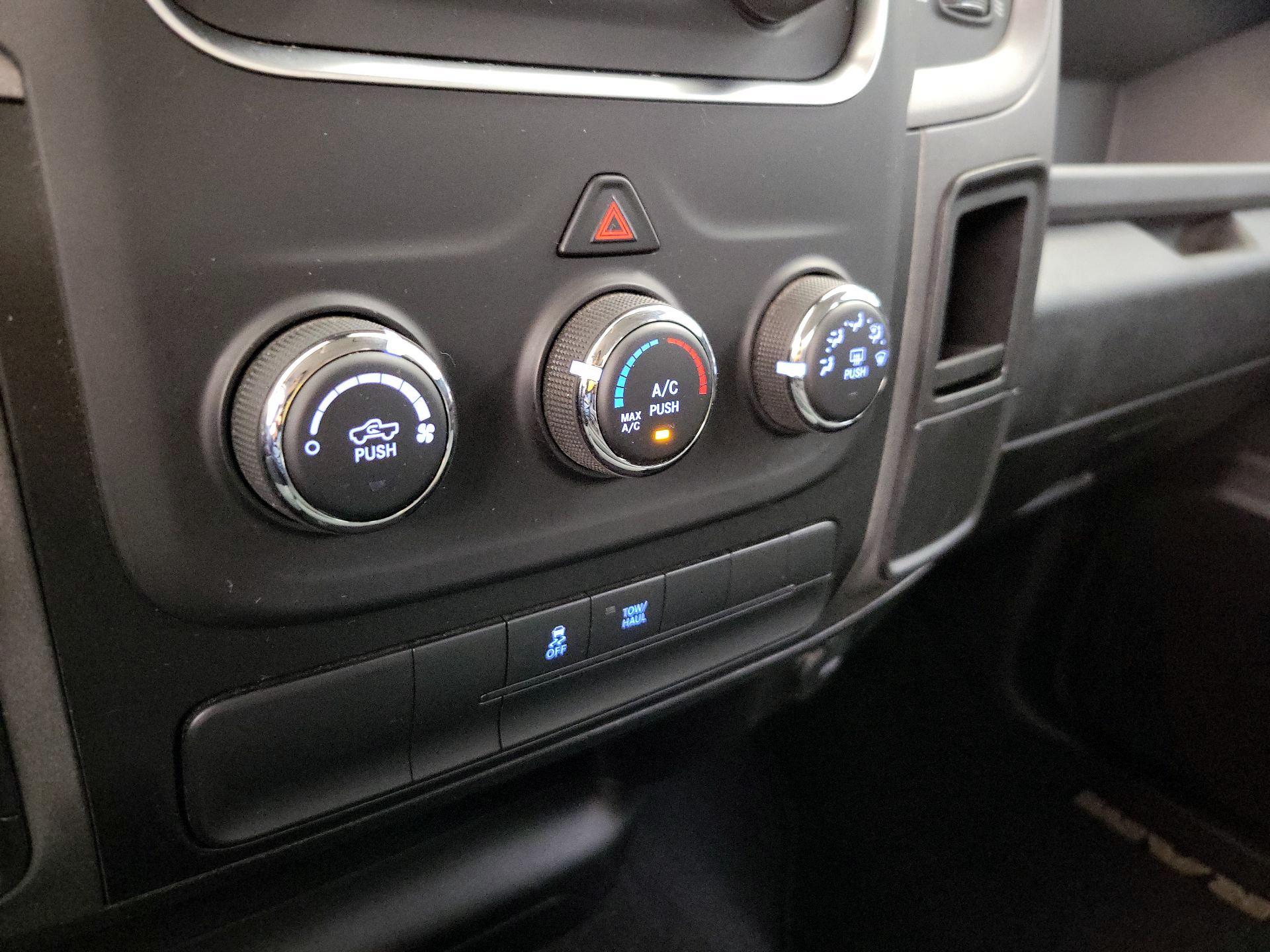 Thumbnail: 2020 RAM 1500 Classic - 16