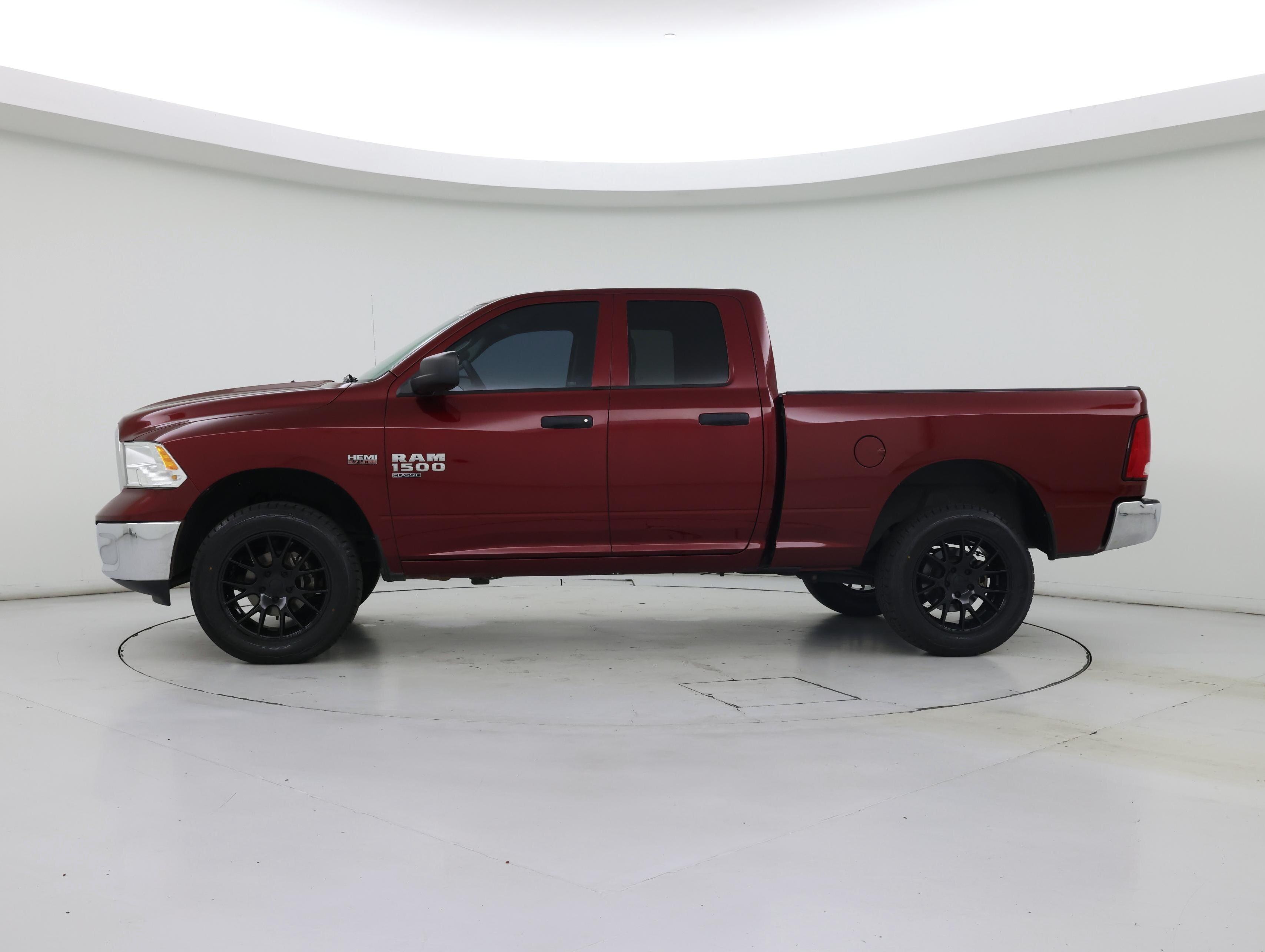 Thumbnail: 2020 RAM 1500 Classic - 3