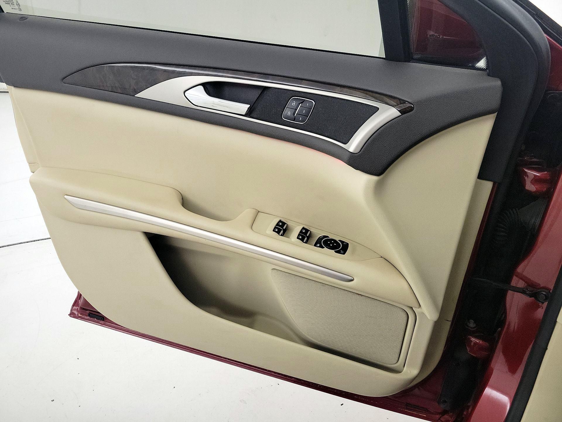 Thumbnail: 2015 Lincoln MKZ - 12