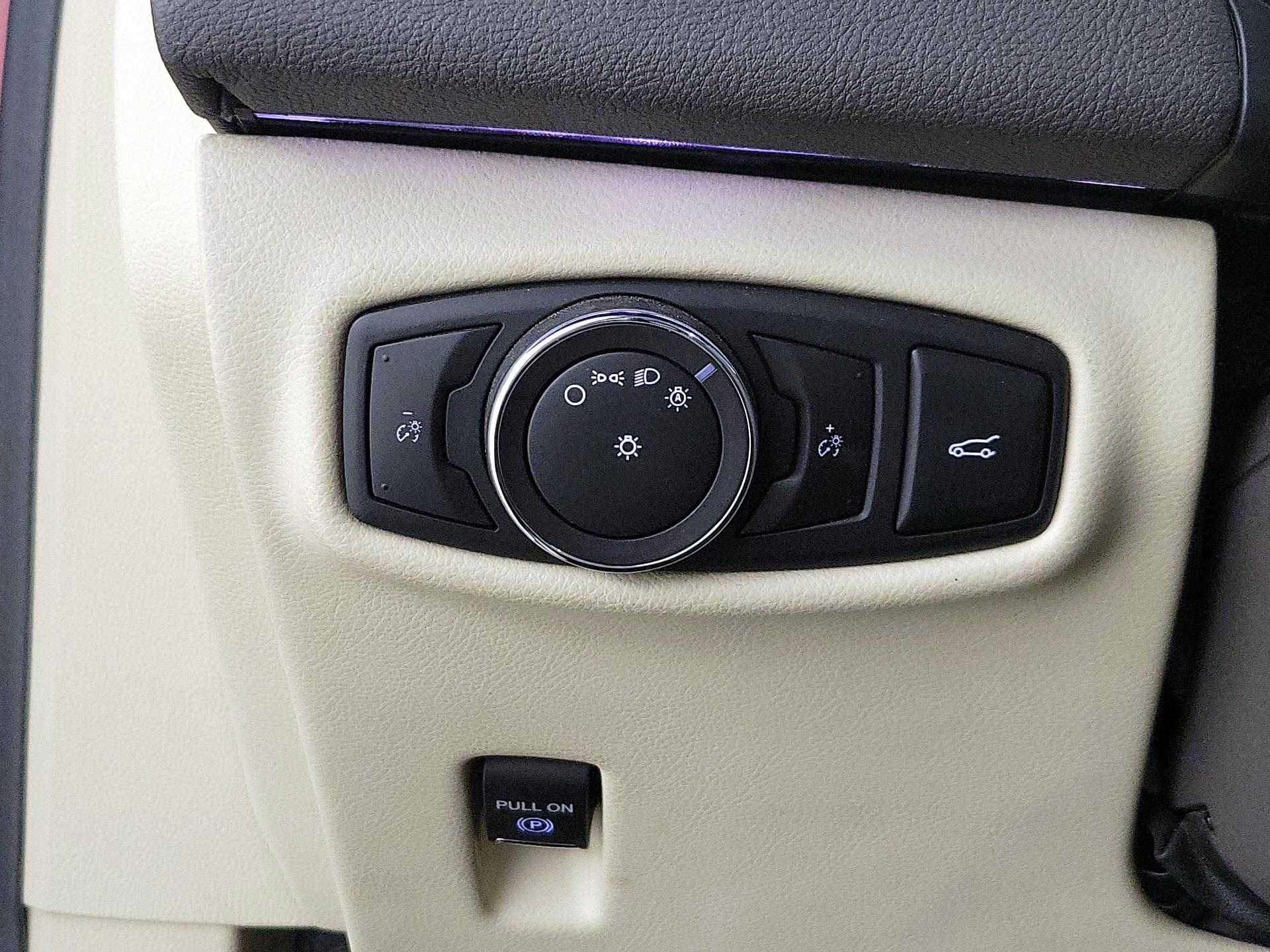 Thumbnail: 2015 Lincoln MKZ - 13