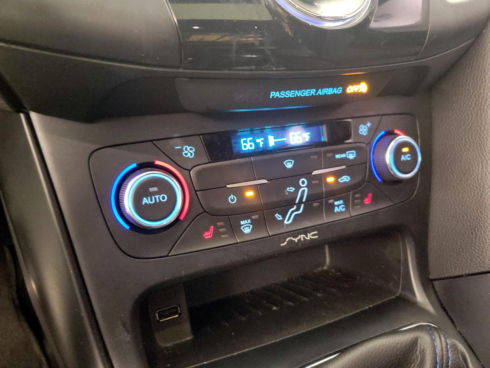 Thumbnail: 2017 Ford Focus - 16