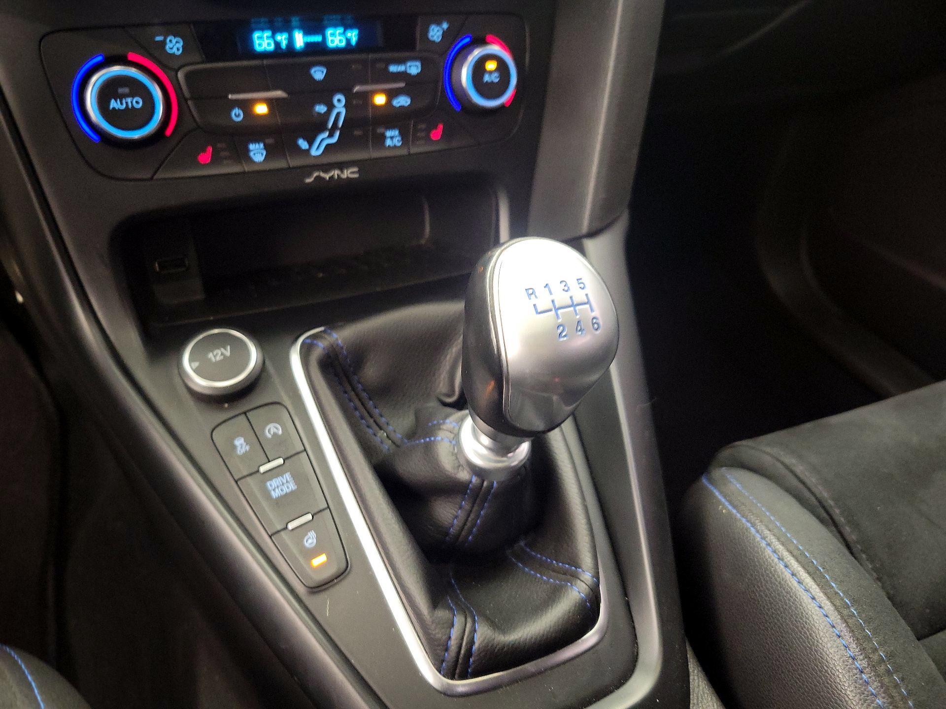 Thumbnail: 2017 Ford Focus - 17