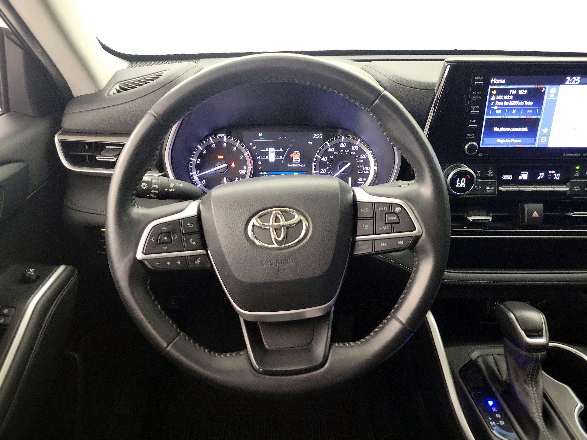 Thumbnail: 2022 Toyota Highlander - 10