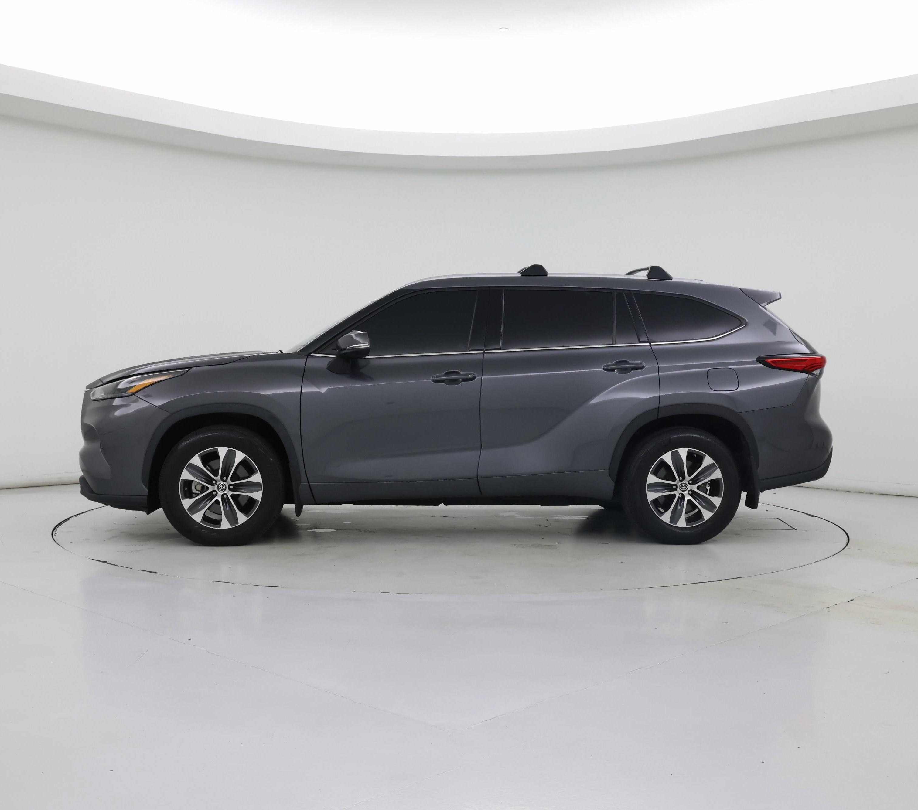 Thumbnail: 2022 Toyota Highlander - 3