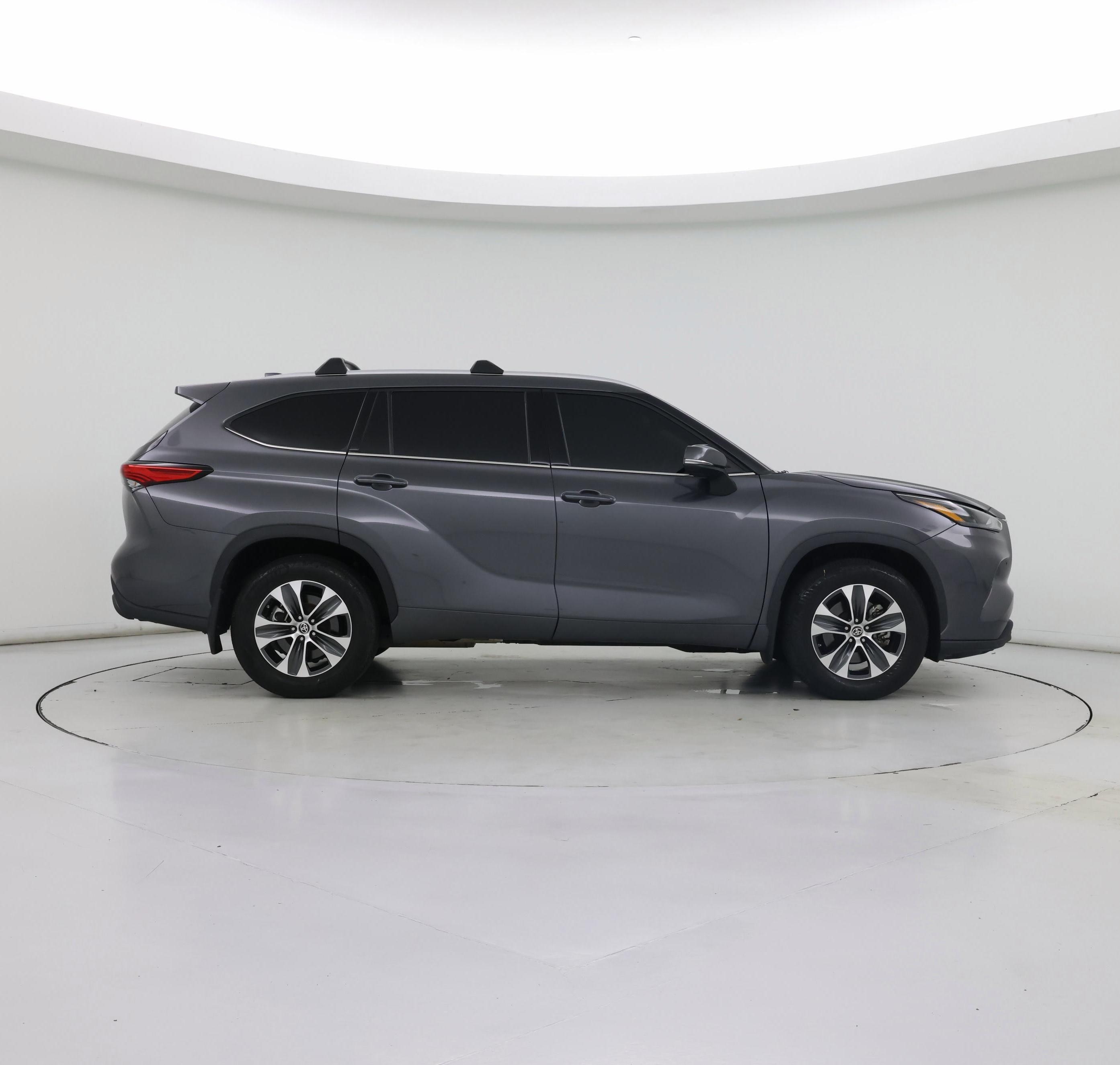 Thumbnail: 2022 Toyota Highlander - 7