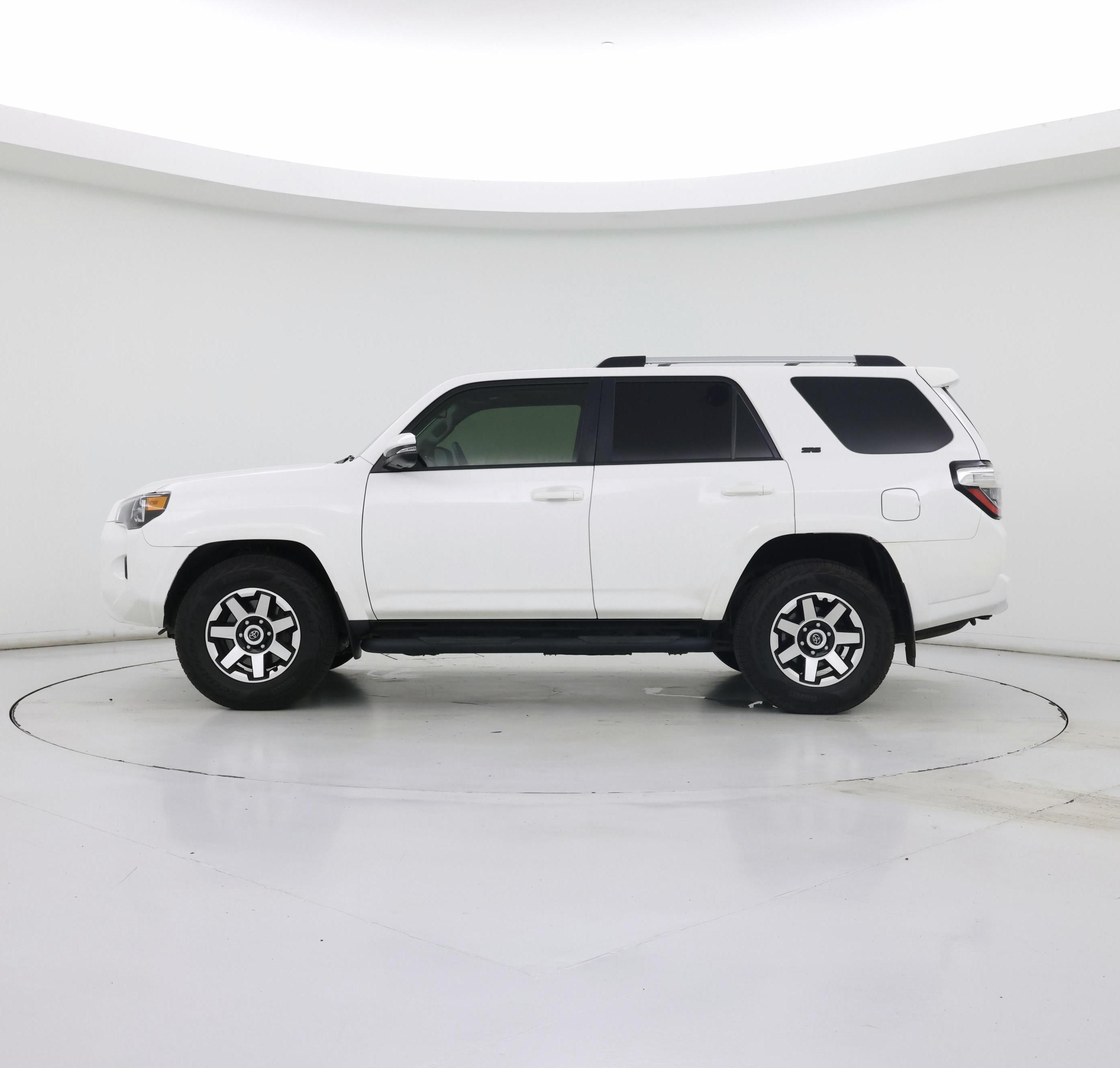 Thumbnail: 2021 Toyota 4Runner - 3