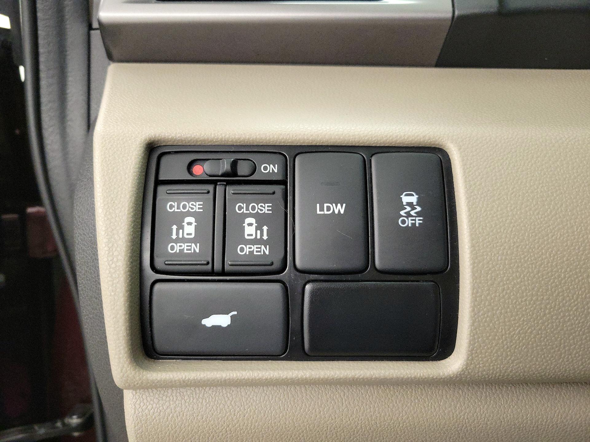 Thumbnail: 2015 Honda Odyssey - 13