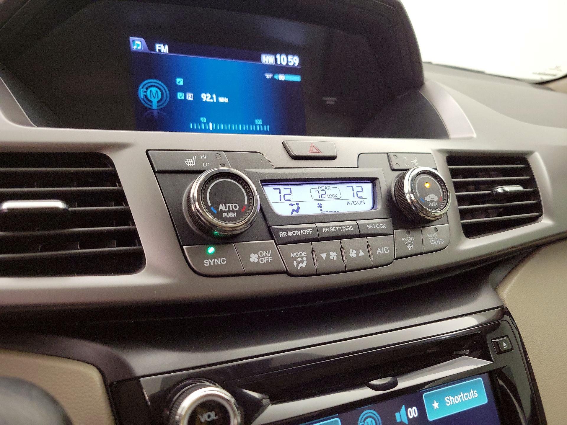 Thumbnail: 2015 Honda Odyssey - 16