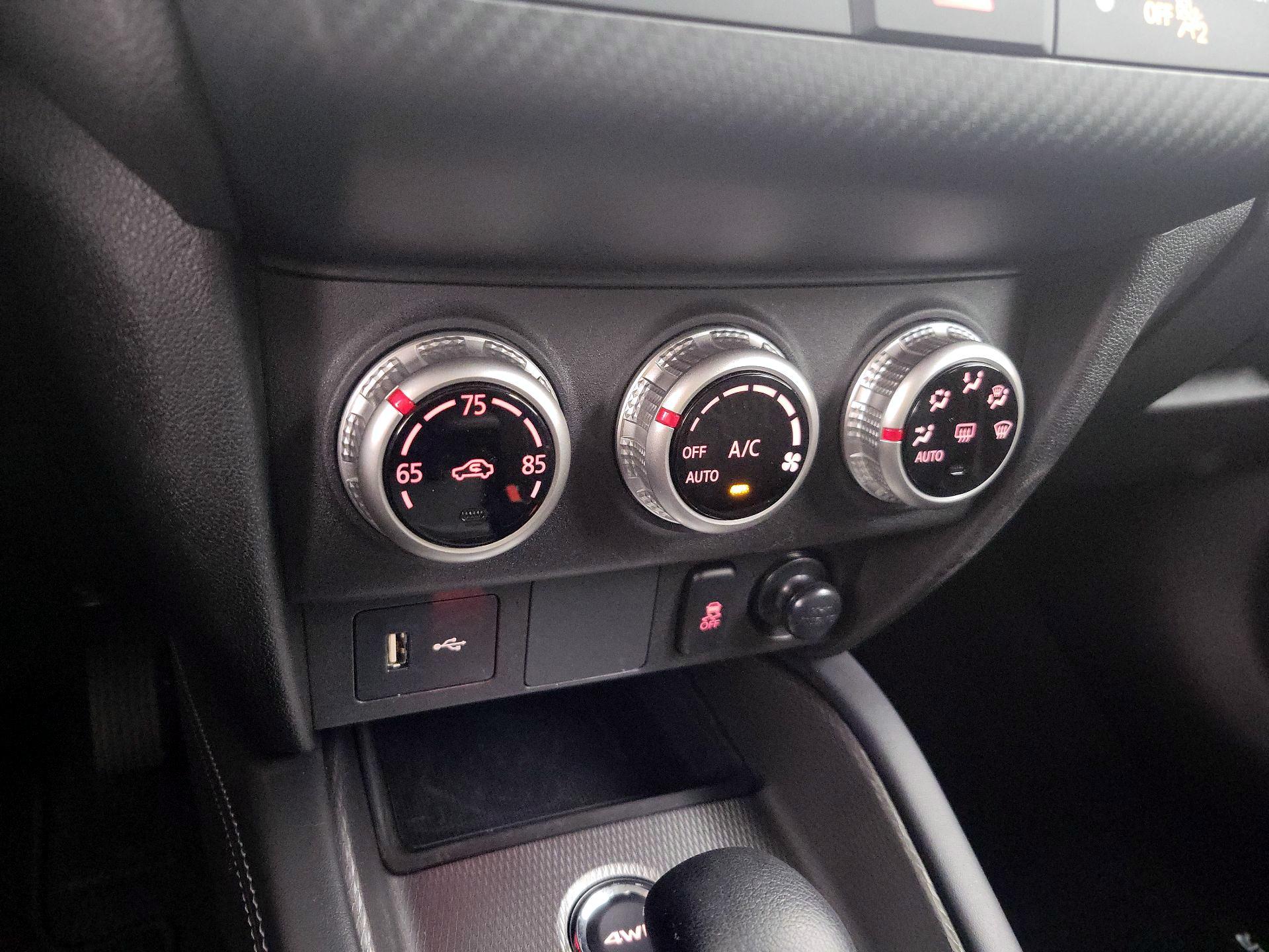 Thumbnail: 2024 Mitsubishi Outlander Sport - 16