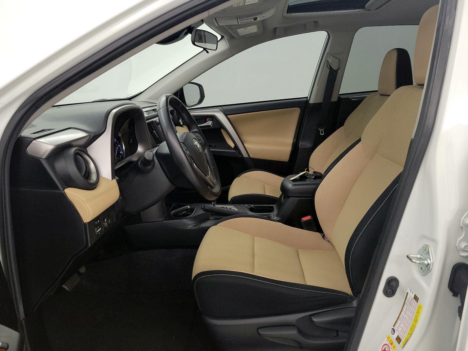 Thumbnail: 2016 Toyota RAV4 - 11