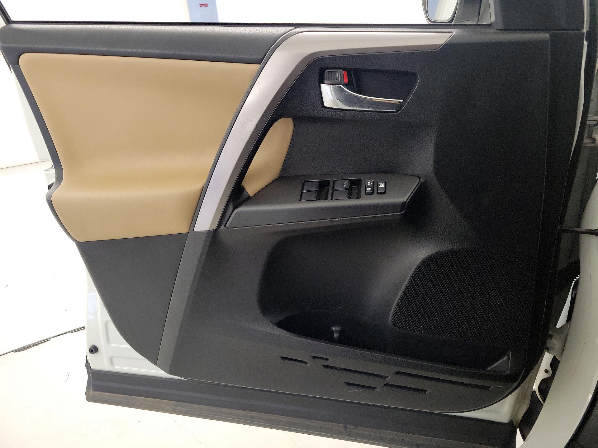 Thumbnail: 2016 Toyota RAV4 - 12