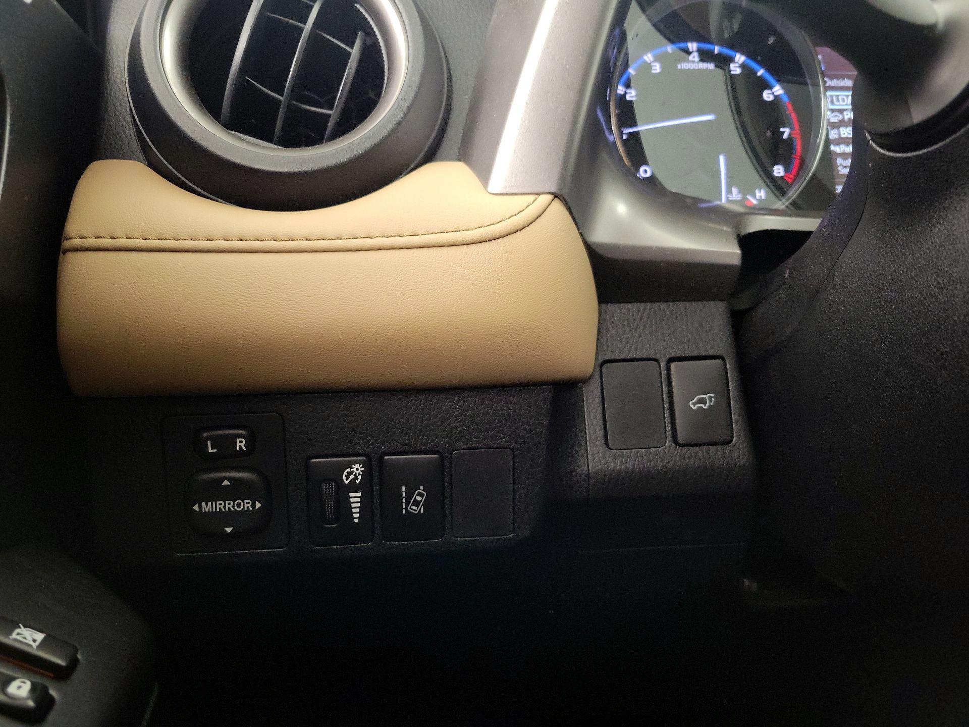 Thumbnail: 2016 Toyota RAV4 - 13