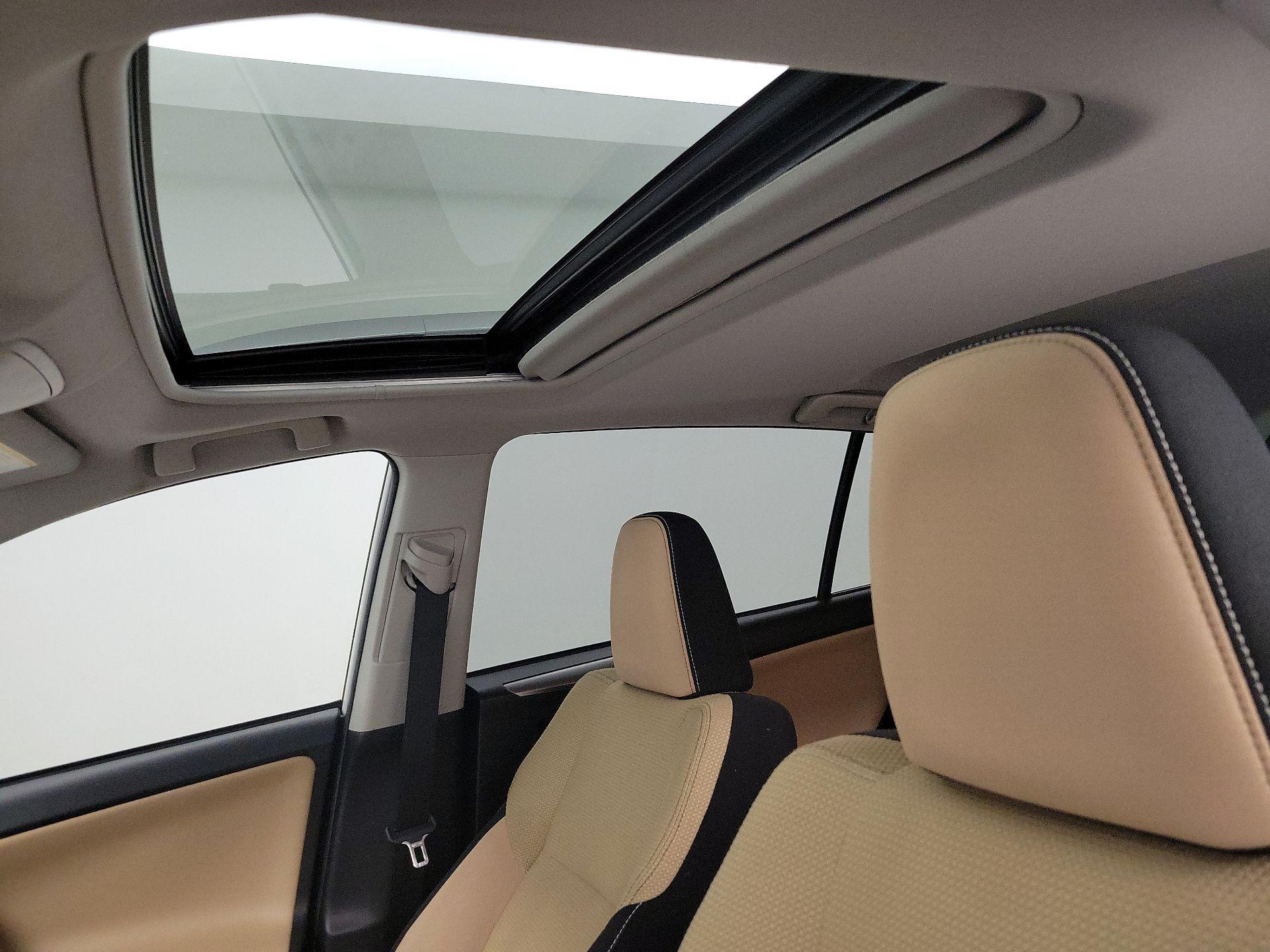 Thumbnail: 2016 Toyota RAV4 - 18