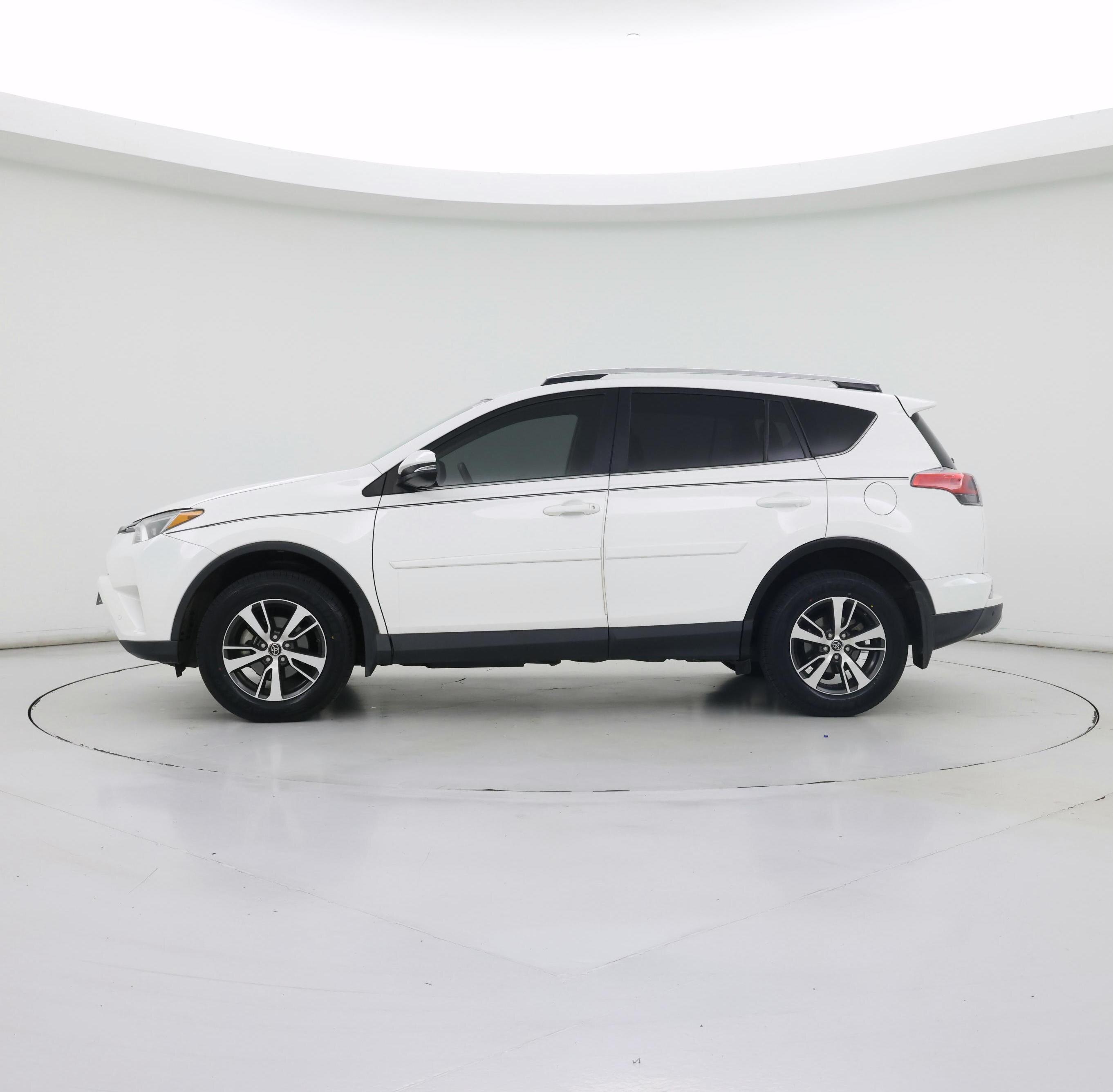 Thumbnail: 2016 Toyota RAV4 - 3