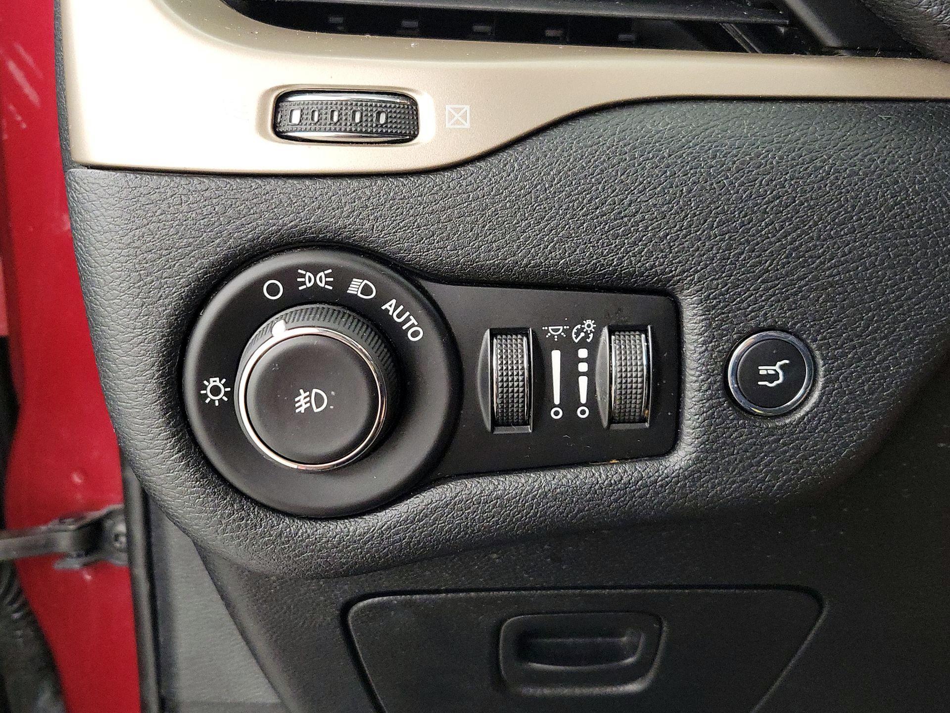 Thumbnail: 2016 Jeep Cherokee - 13