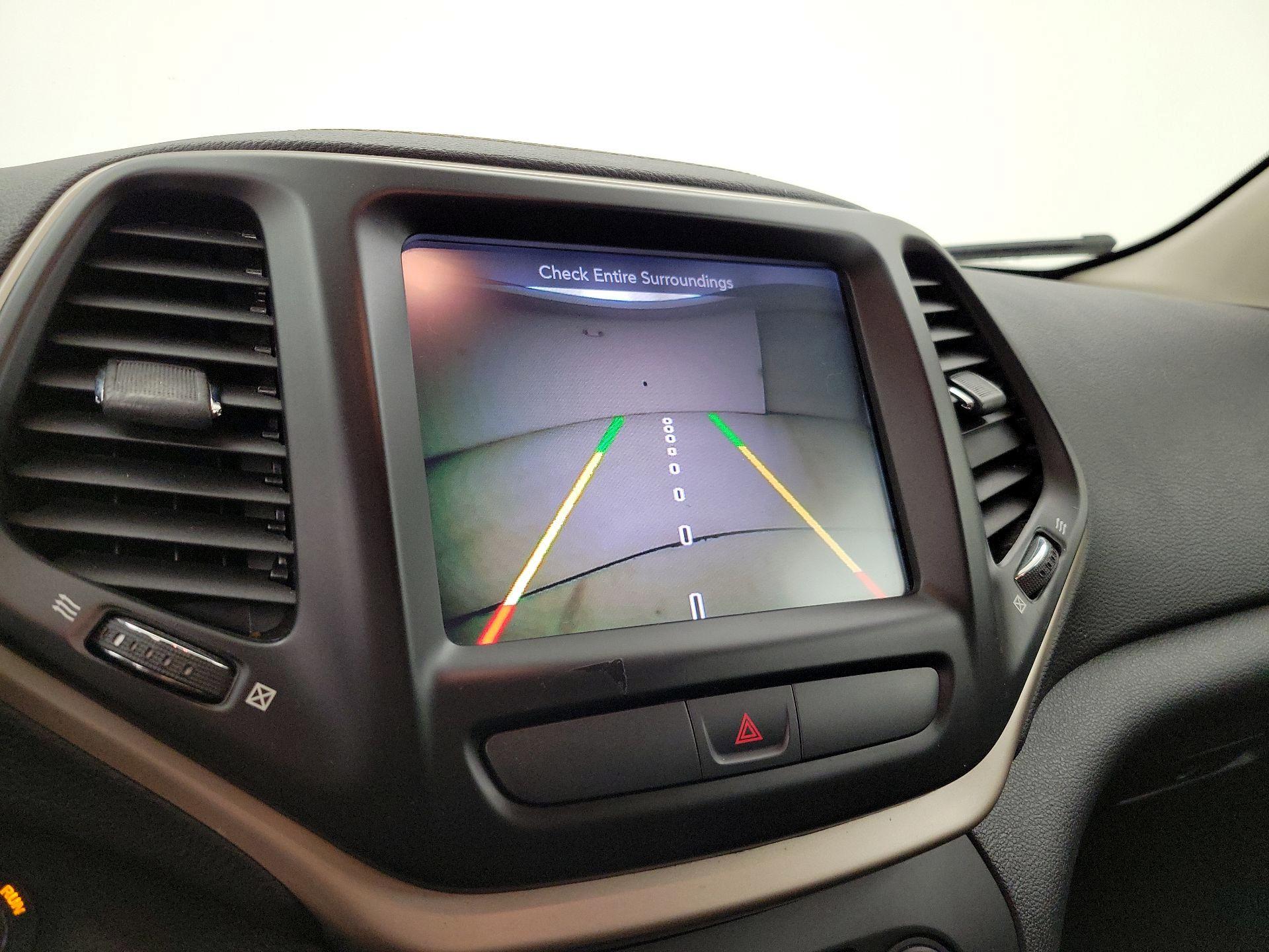 Thumbnail: 2016 Jeep Cherokee - 14