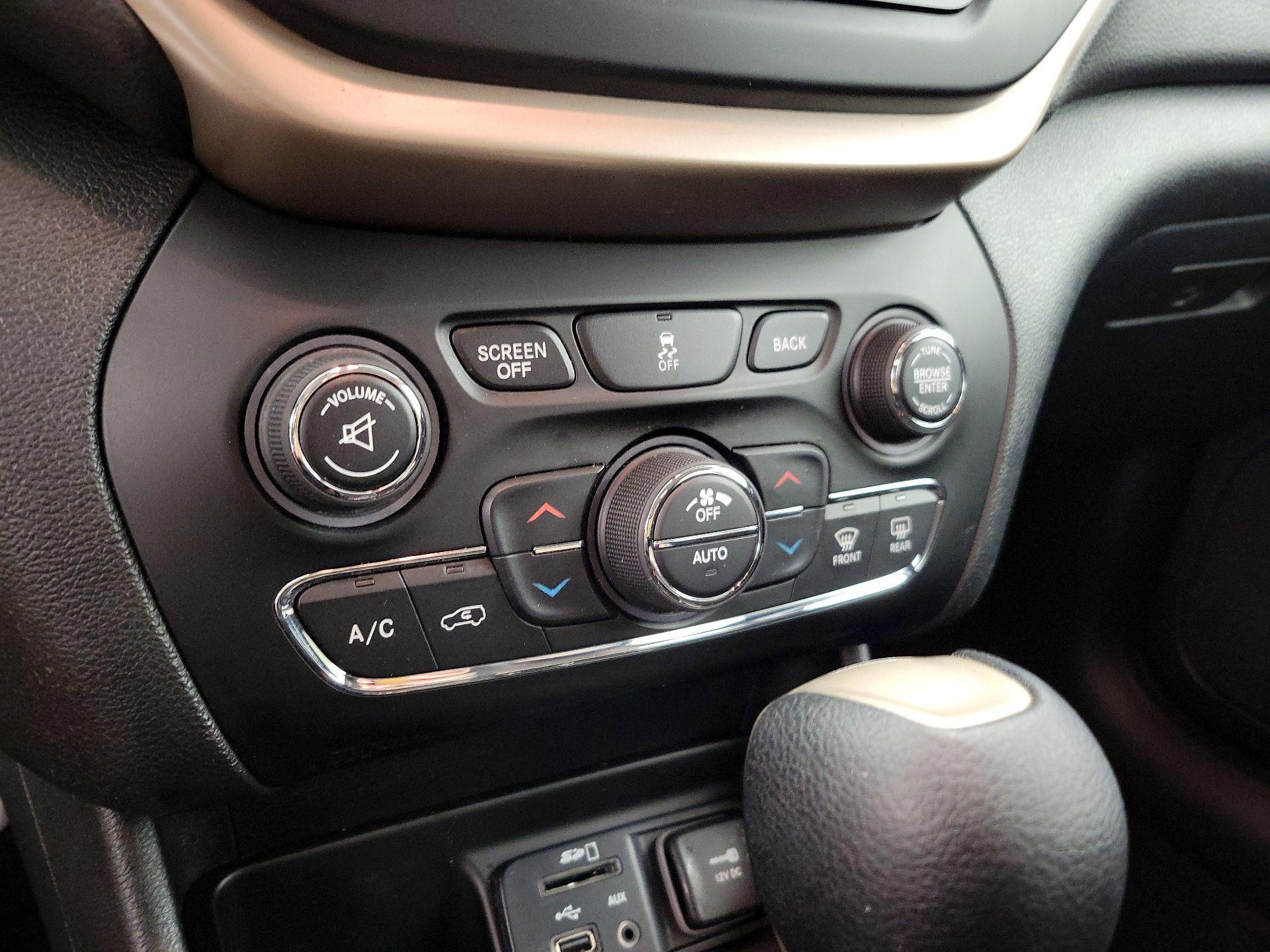 Thumbnail: 2016 Jeep Cherokee - 16