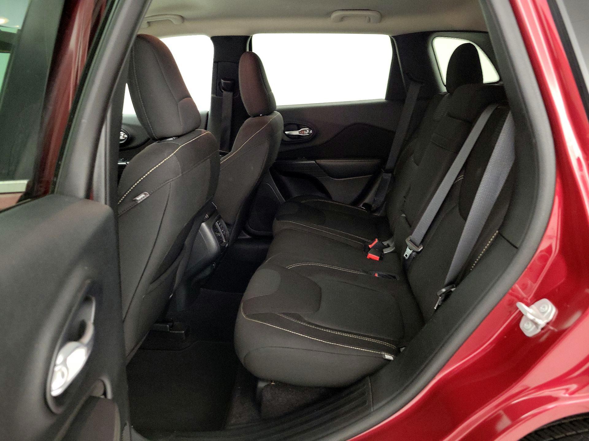 Thumbnail: 2016 Jeep Cherokee - 19